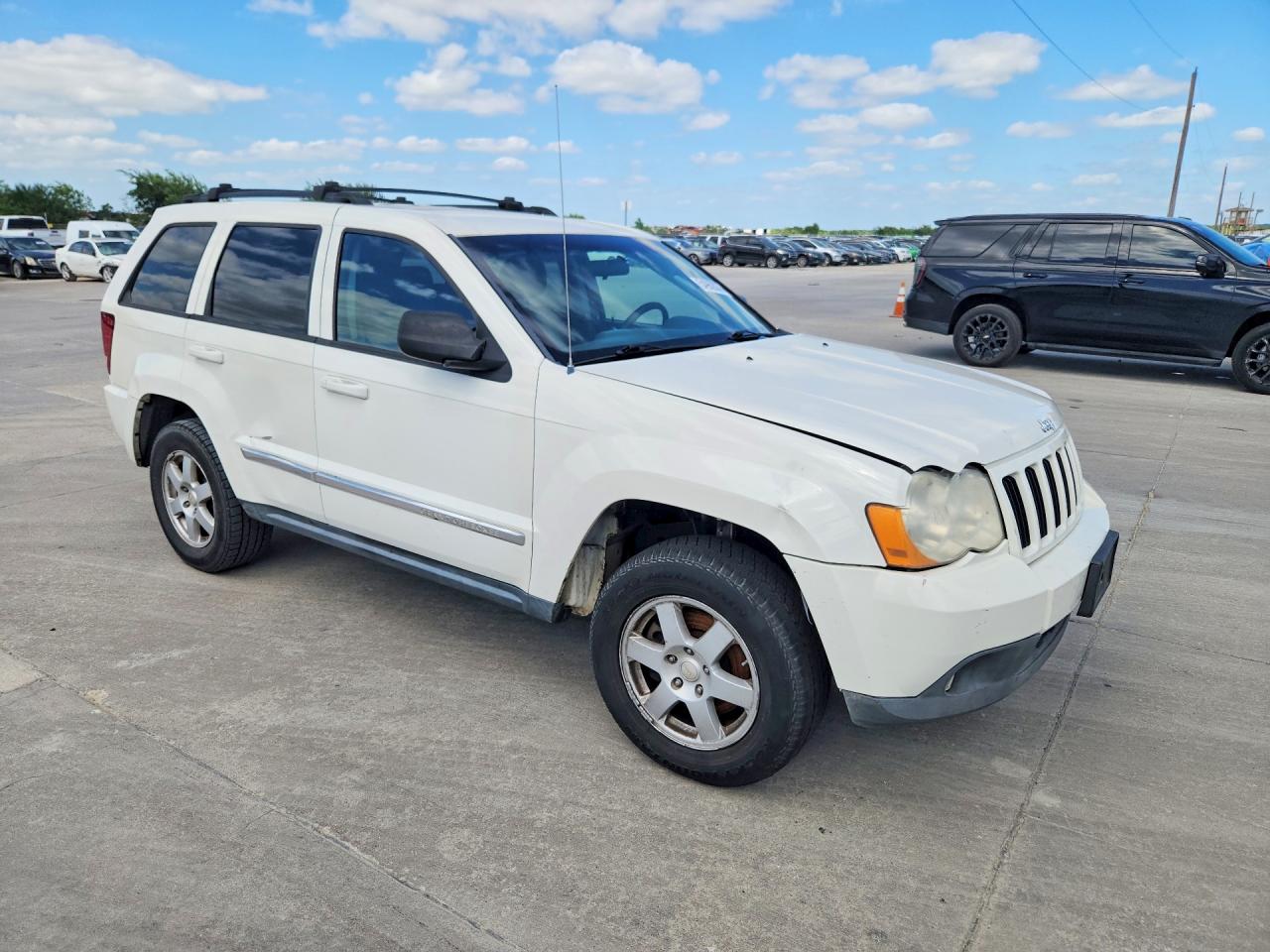 2010 Jeep Grand Cherokee Laredo Белый vin: 1J4PS4GK3AC106766