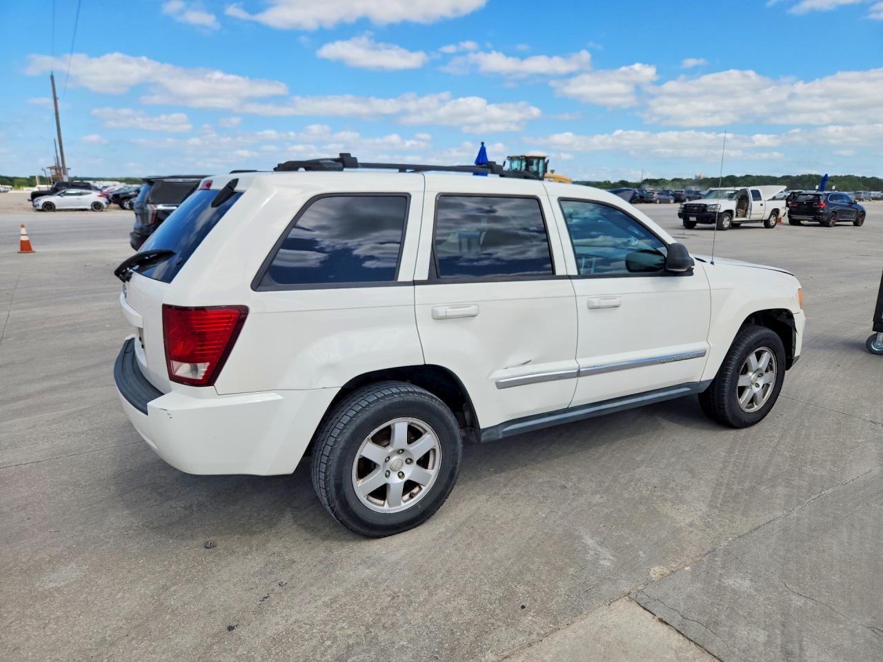 2010 Jeep Grand Cherokee Laredo Белый vin: 1J4PS4GK3AC106766
