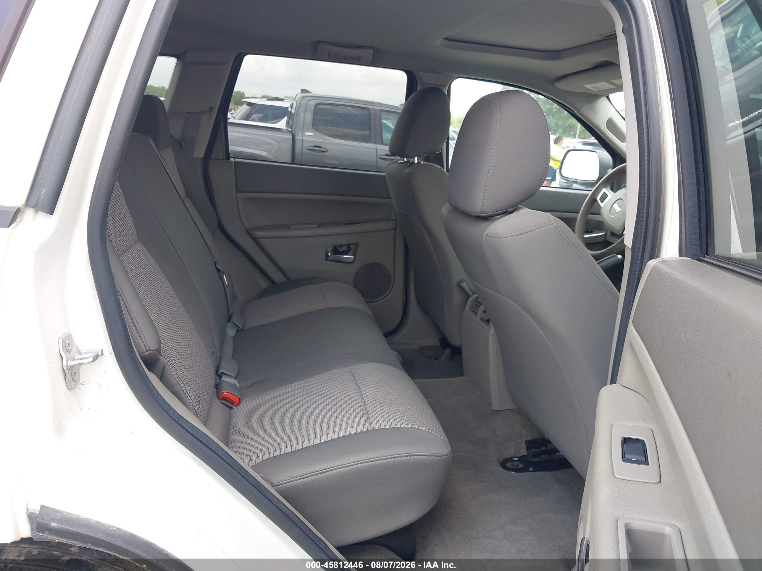 2010 Jeep Grand Cherokee Laredo White vin: 1J4PS4GK3AC136737