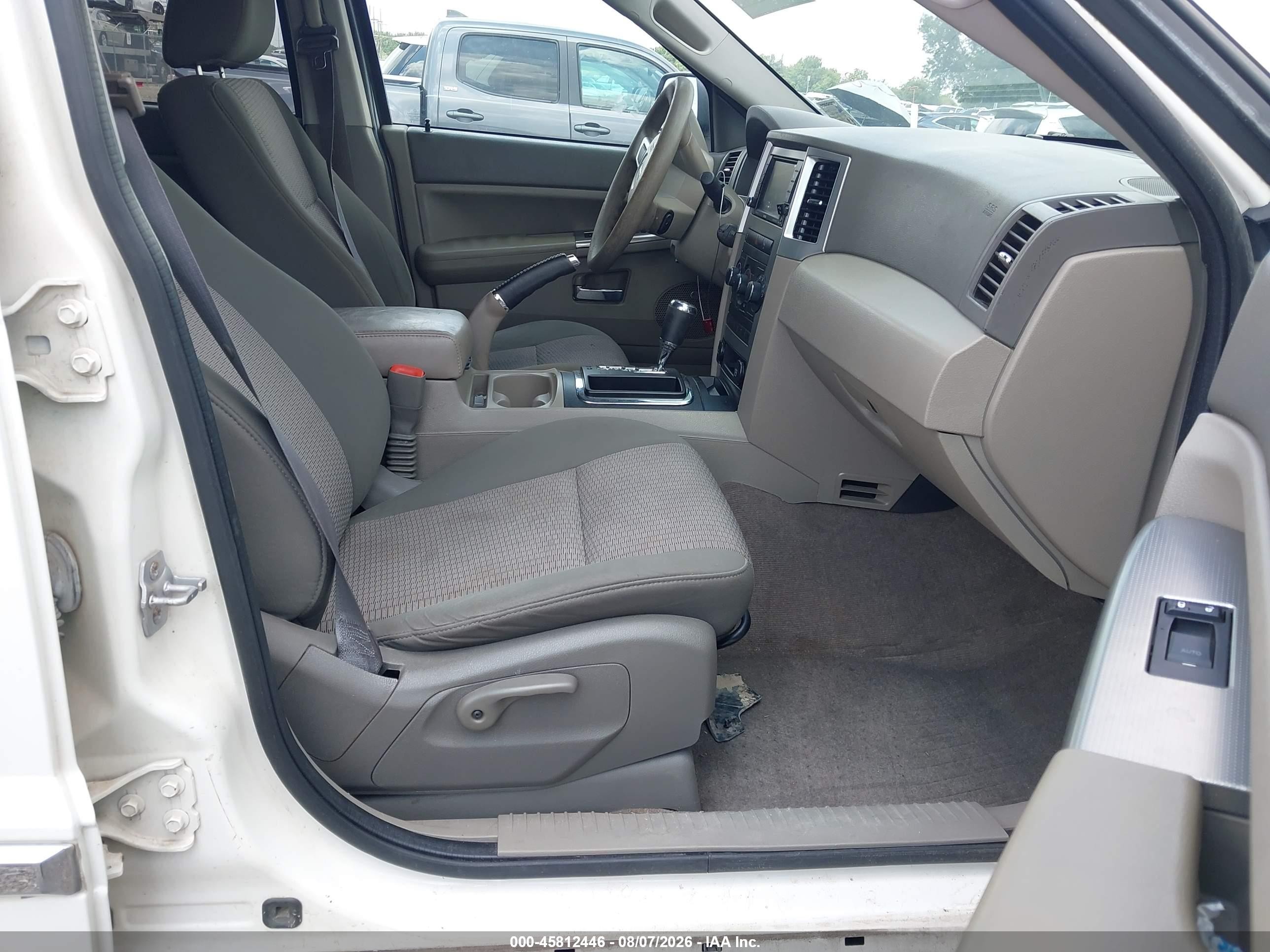2010 Jeep Grand Cherokee Laredo White vin: 1J4PS4GK3AC136737