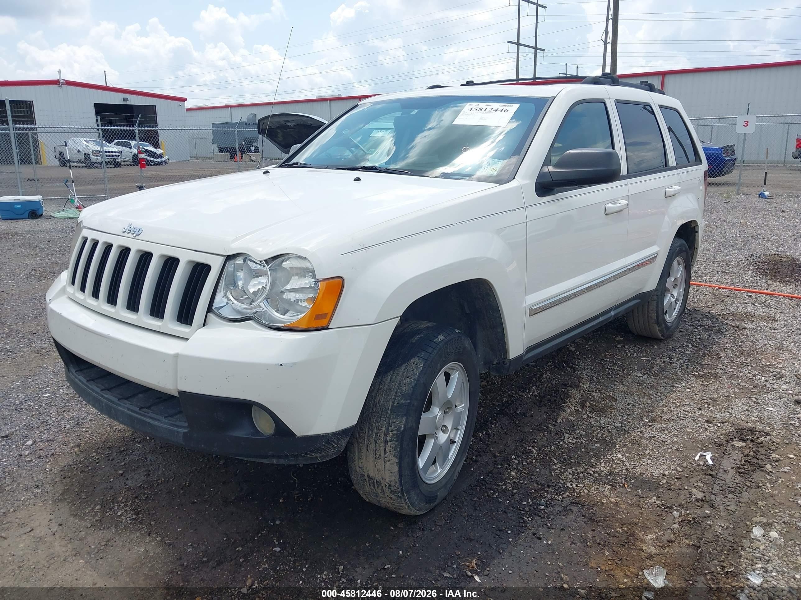 2010 Jeep Grand Cherokee Laredo White vin: 1J4PS4GK3AC136737