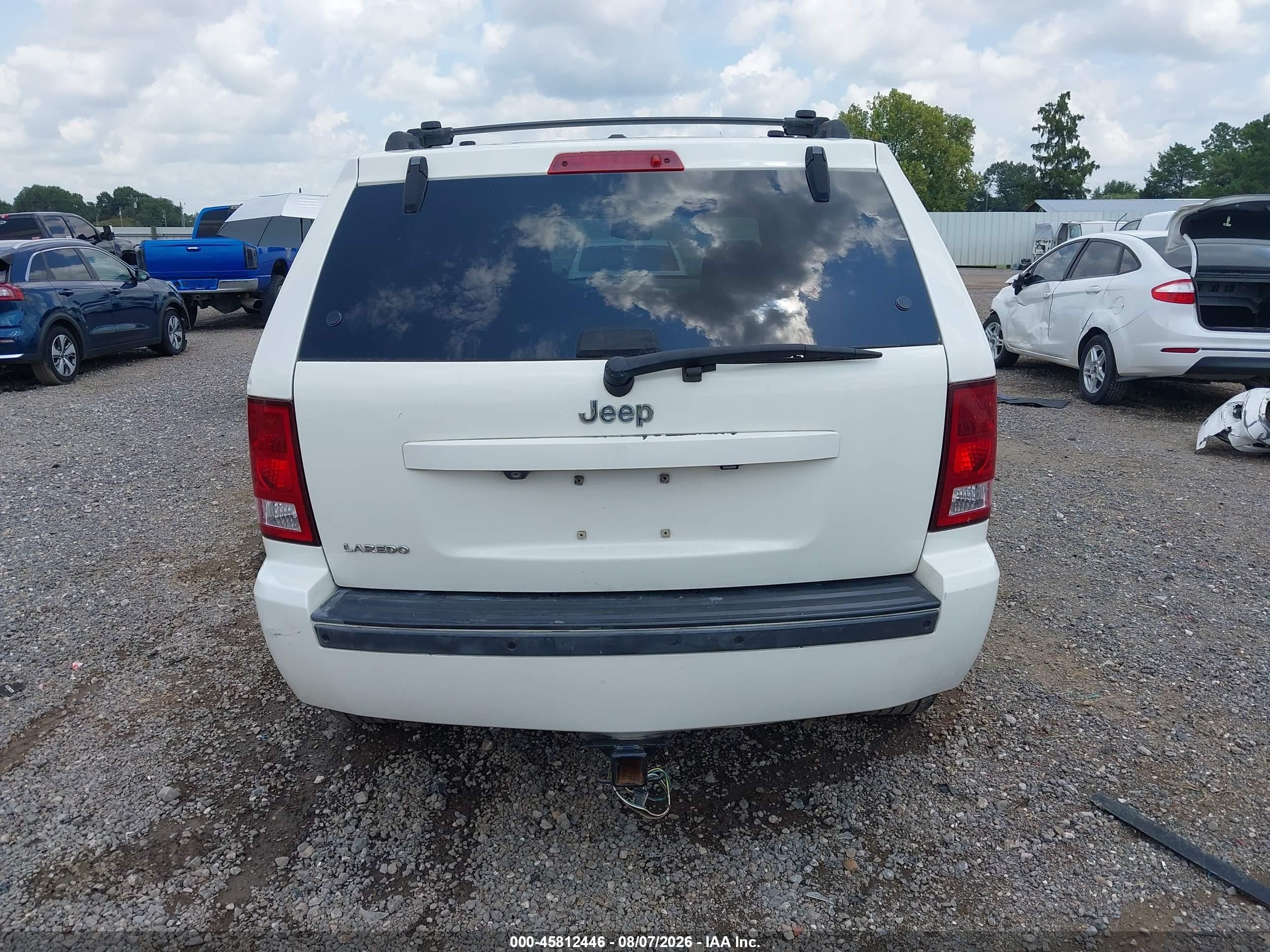 2010 Jeep Grand Cherokee Laredo White vin: 1J4PS4GK3AC136737
