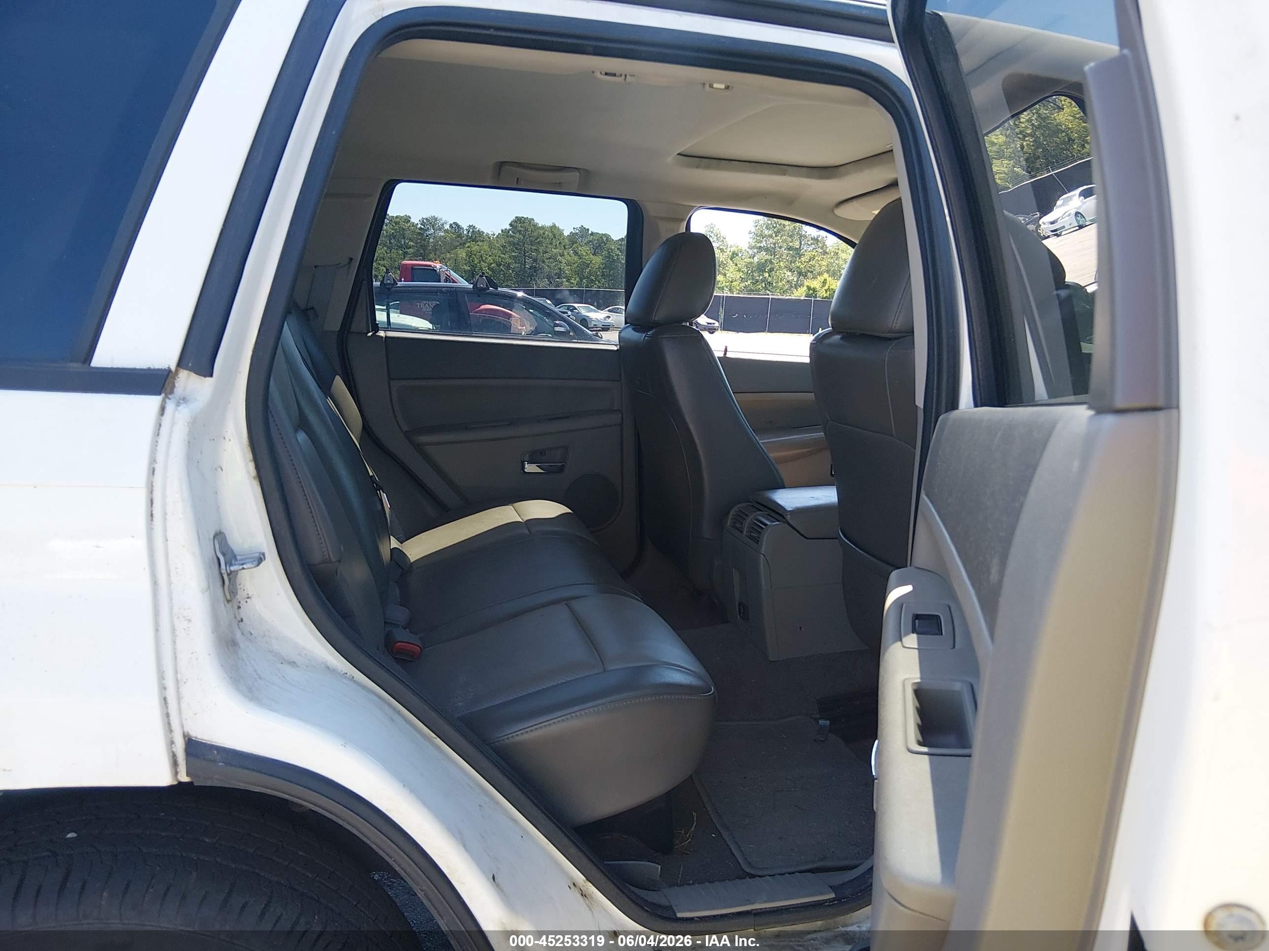 2010 Jeep Grand Cherokee Laredo White vin: 1J4PS4GK5AC144001