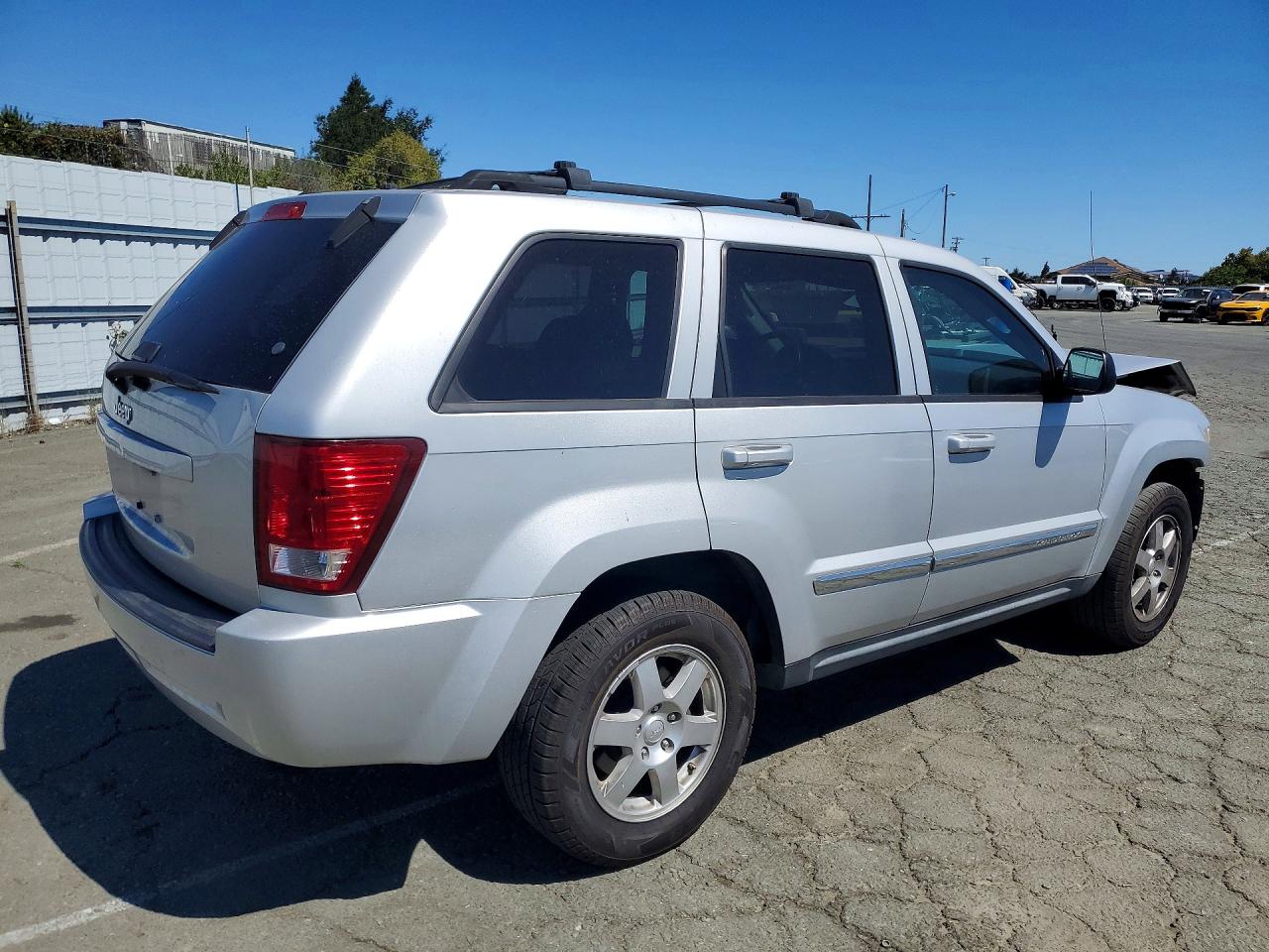 2010 Jeep Grand Cherokee Laredo Silver vin: 1J4PS4GK5AC155354