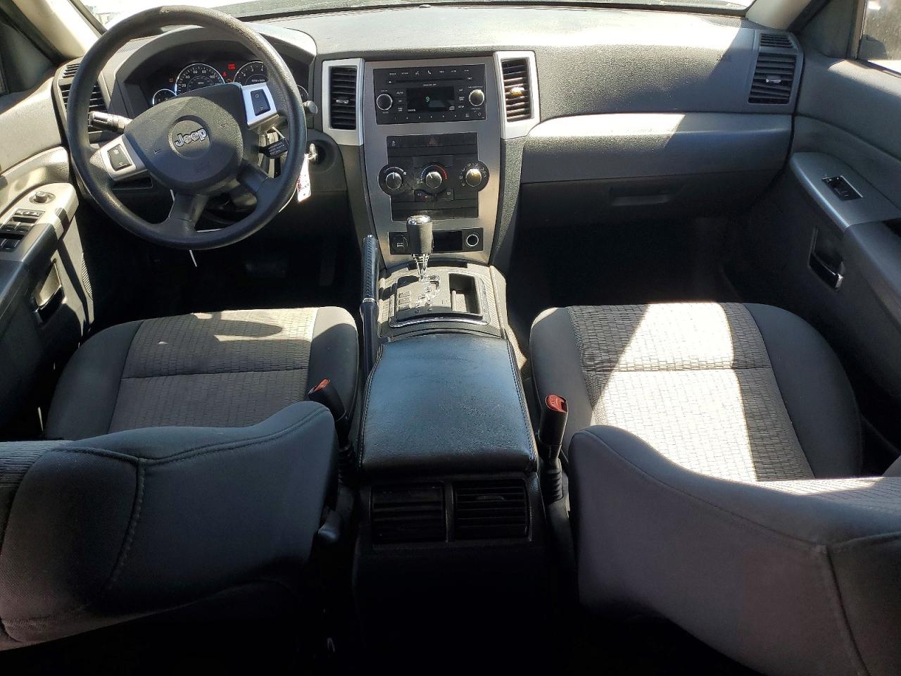2010 Jeep Grand Cherokee Laredo Silver vin: 1J4PS4GK5AC155354