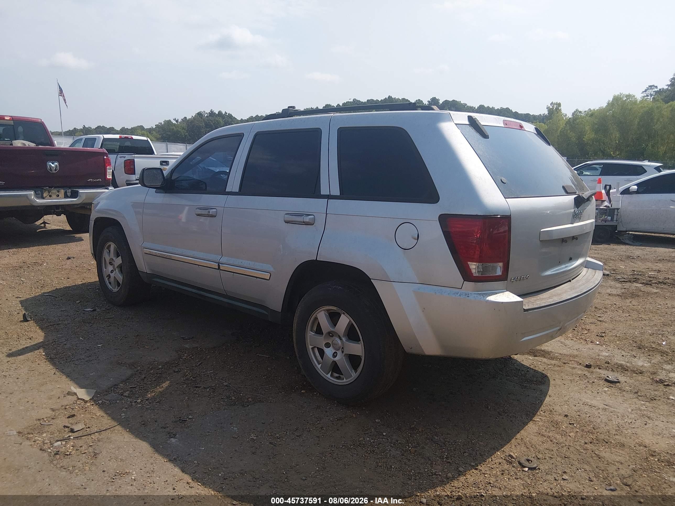 2010 Jeep Grand Cherokee Laredo Серебряный vin: 1J4PS4GK7AC156537
