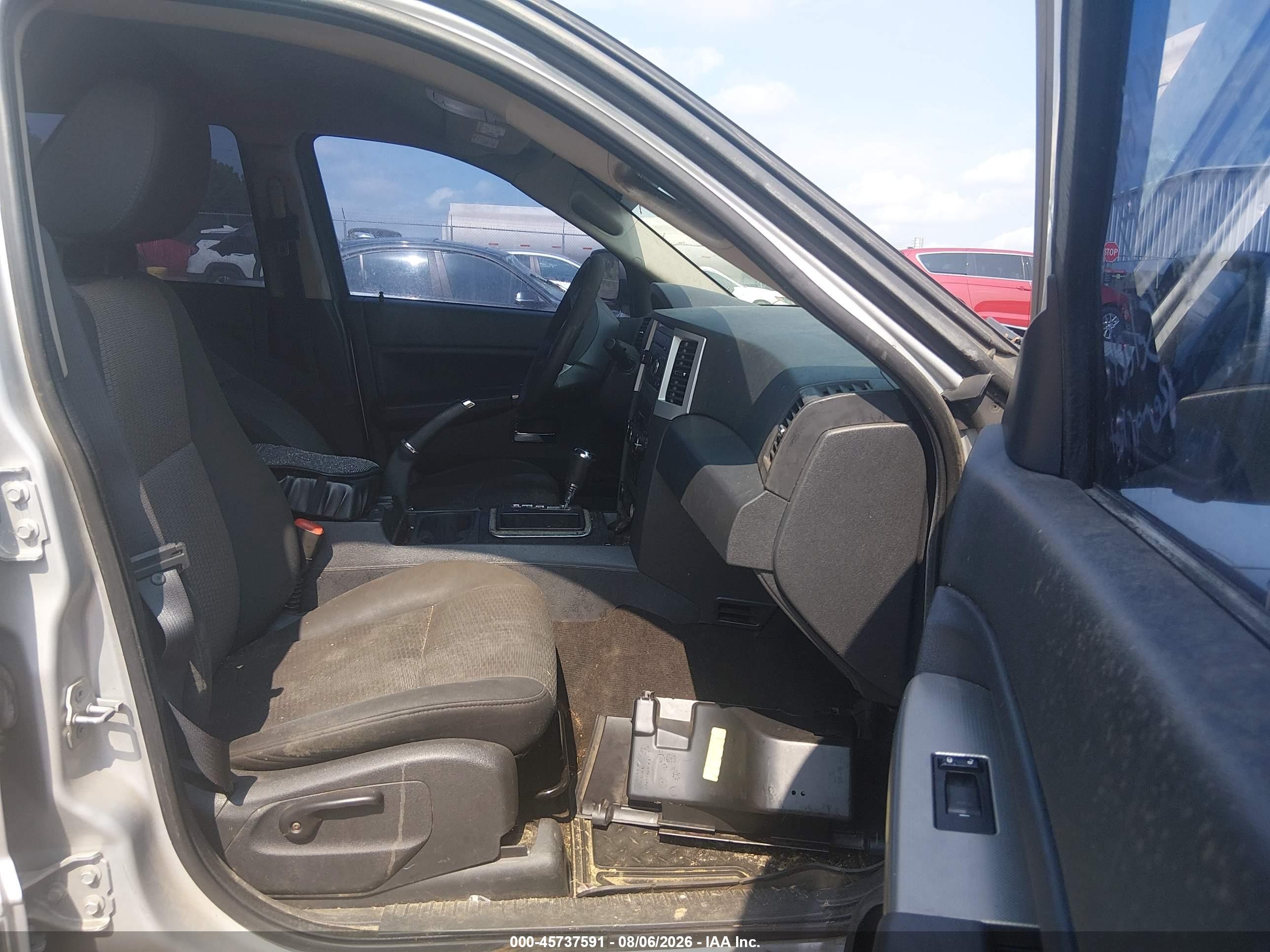 2010 Jeep Grand Cherokee Laredo Серебряный vin: 1J4PS4GK7AC156537