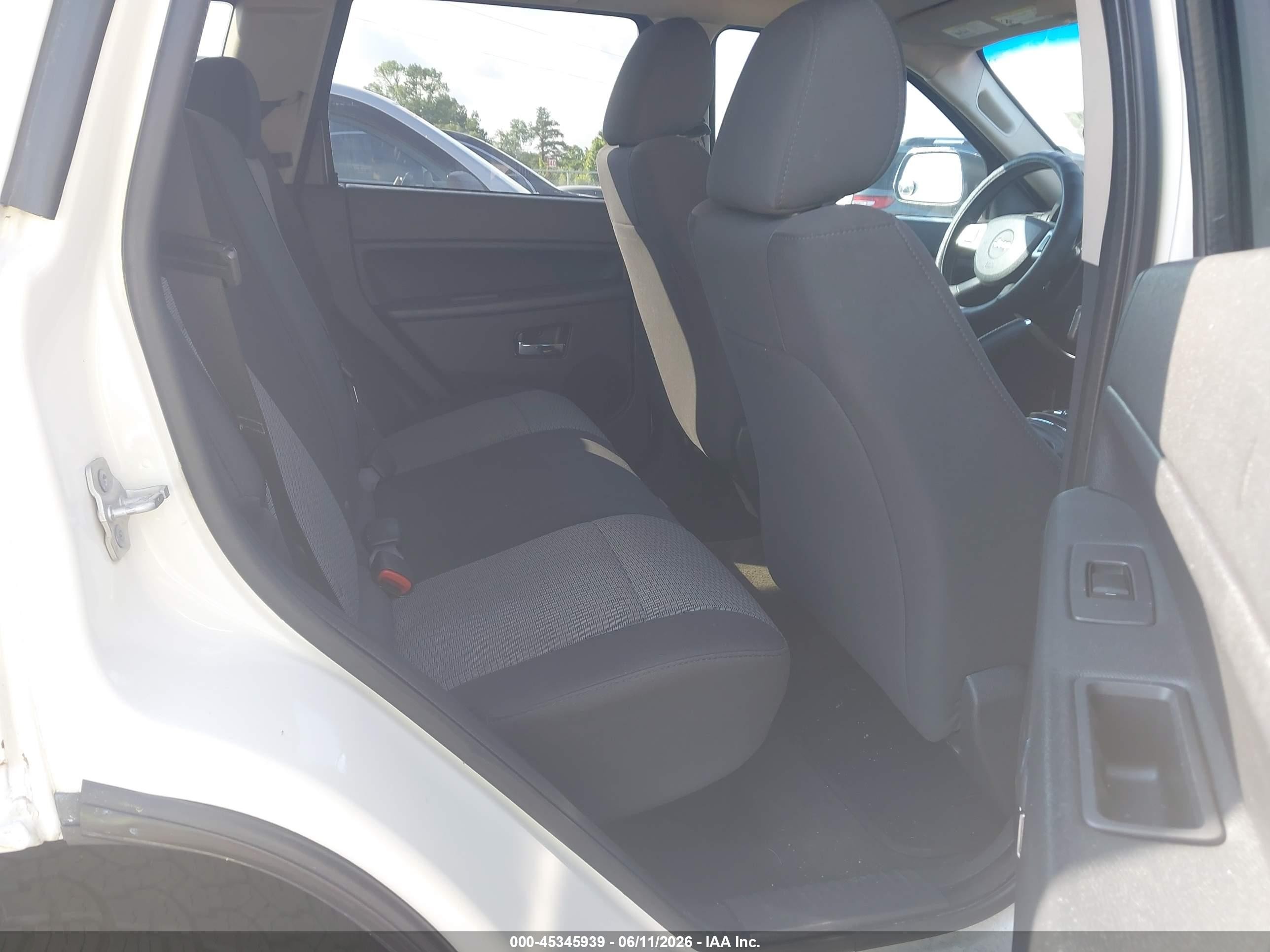 2010 Jeep Grand Cherokee Laredo White vin: 1J4PS4GKXAC156418