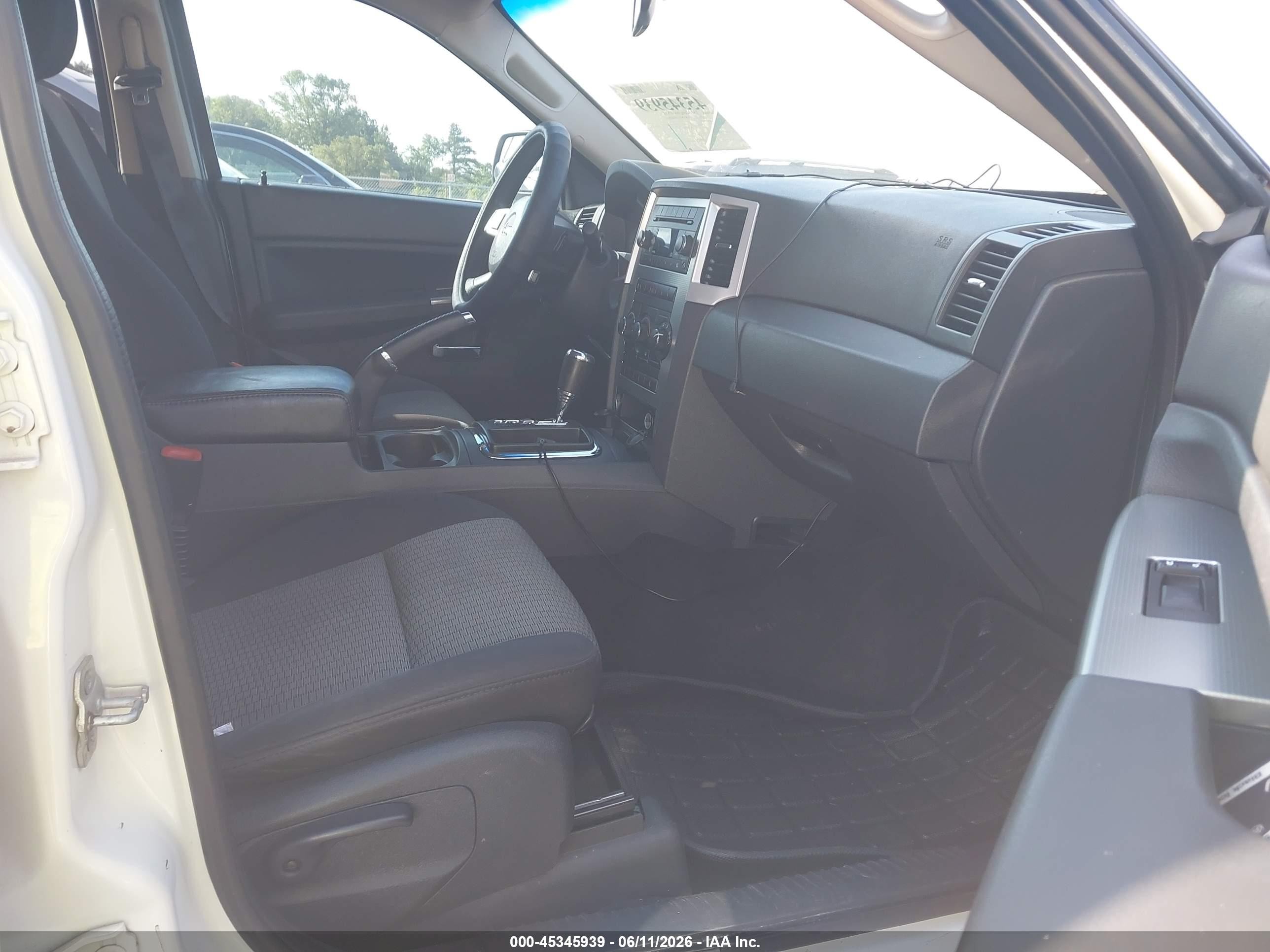 2010 Jeep Grand Cherokee Laredo White vin: 1J4PS4GKXAC156418