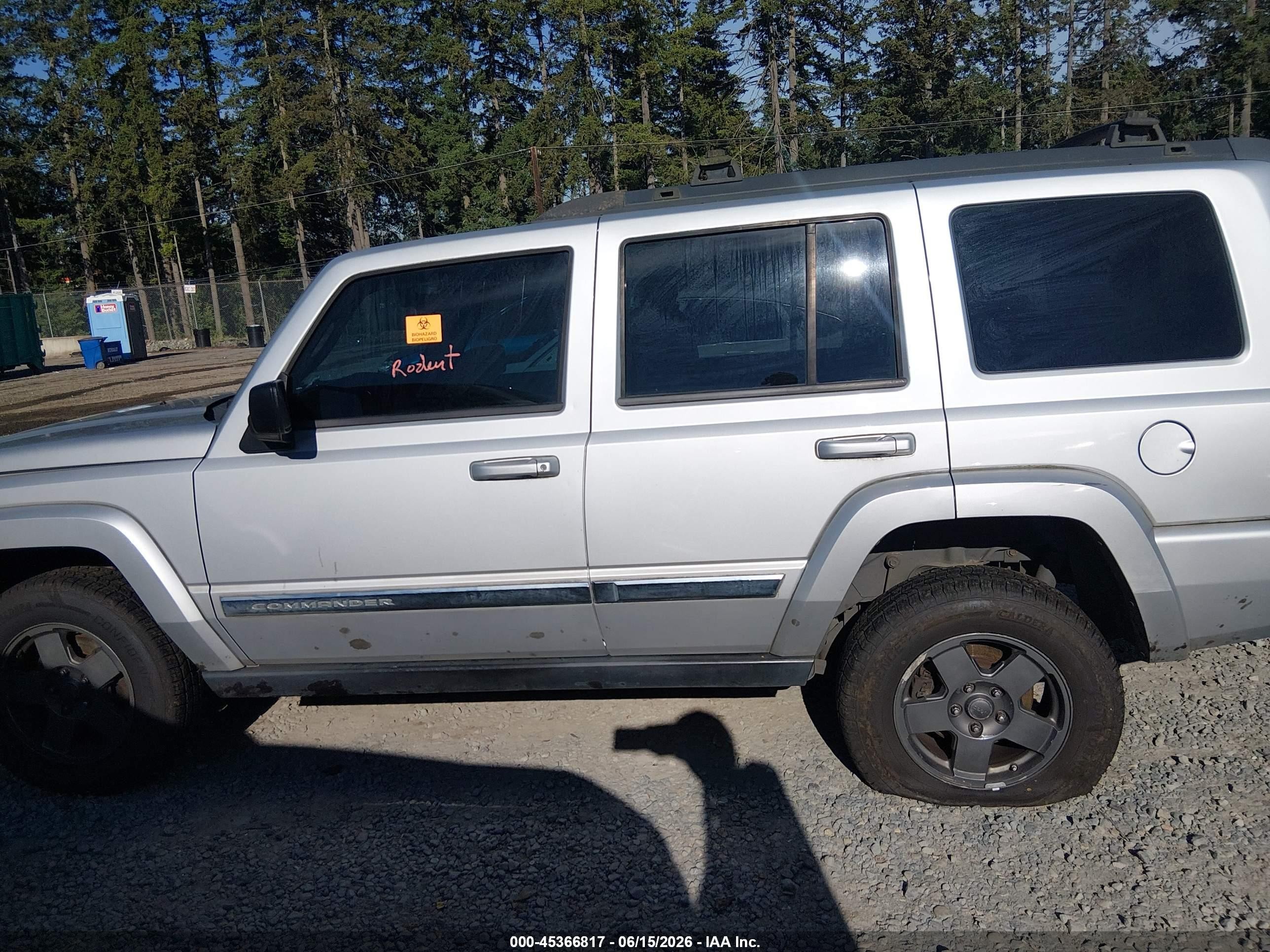 2010 Jeep Commander Sport Silver vin: 1J4RG4GK0AC158219