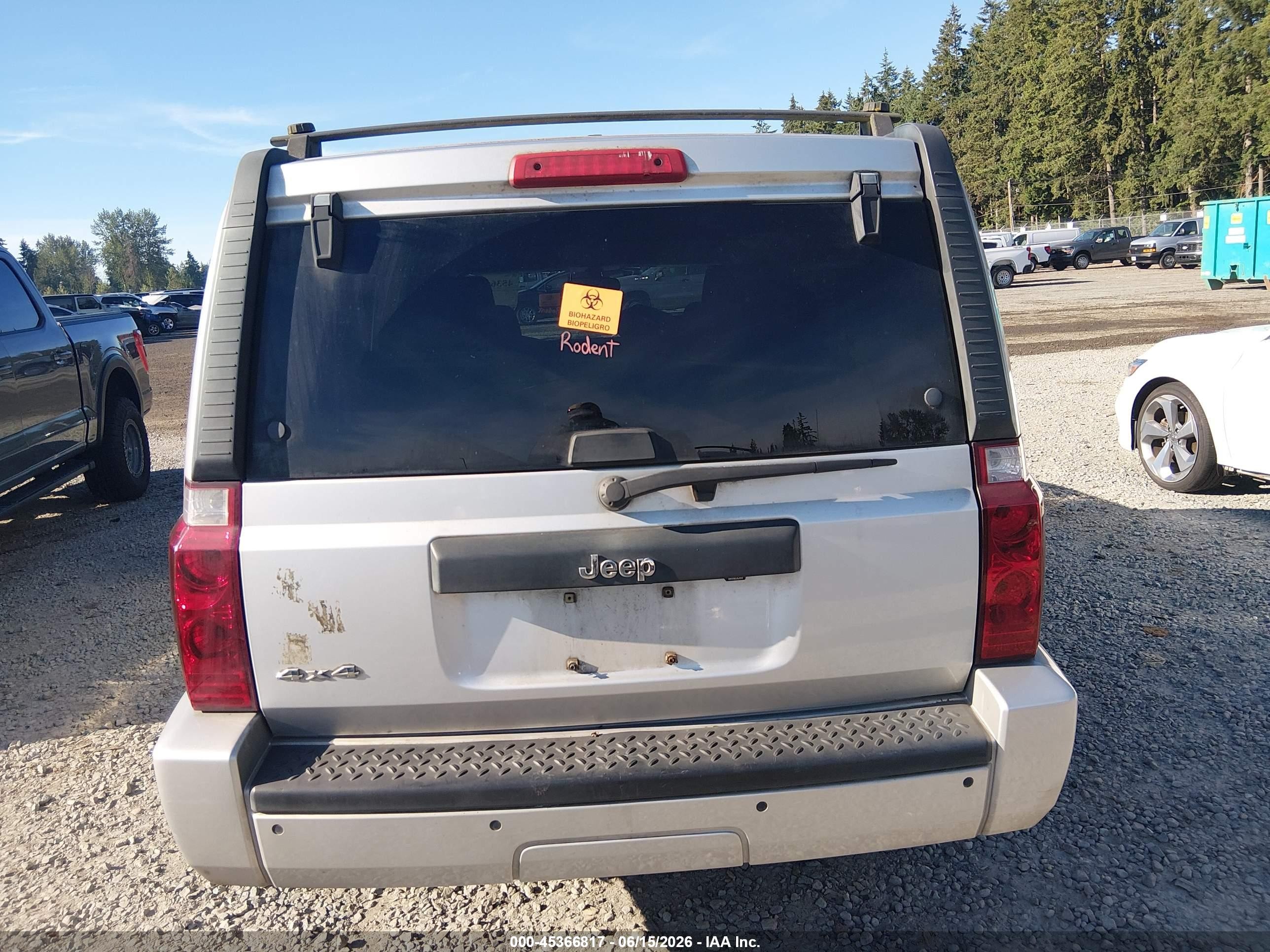 2010 Jeep Commander Sport Silver vin: 1J4RG4GK0AC158219
