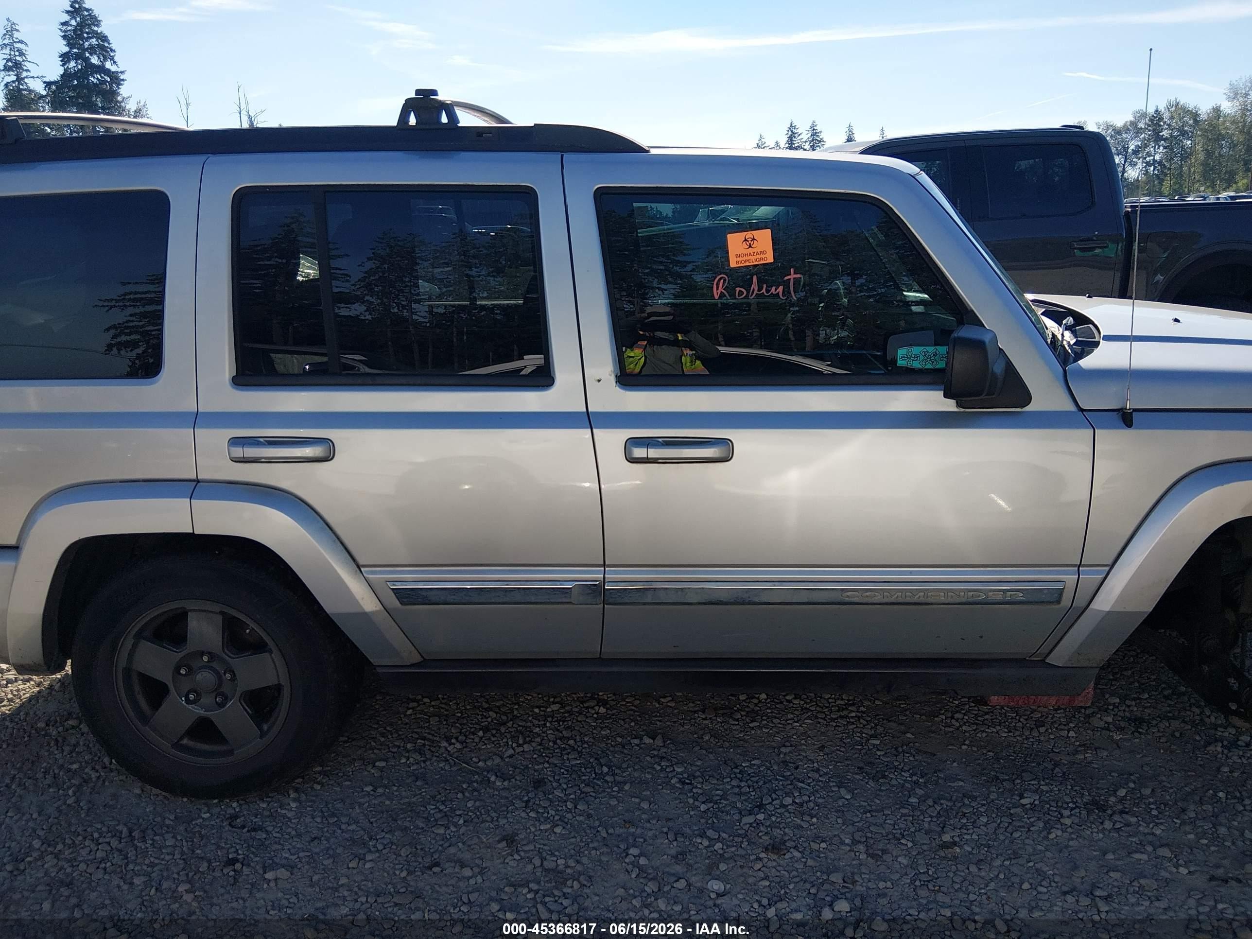 2010 Jeep Commander Sport Silver vin: 1J4RG4GK0AC158219