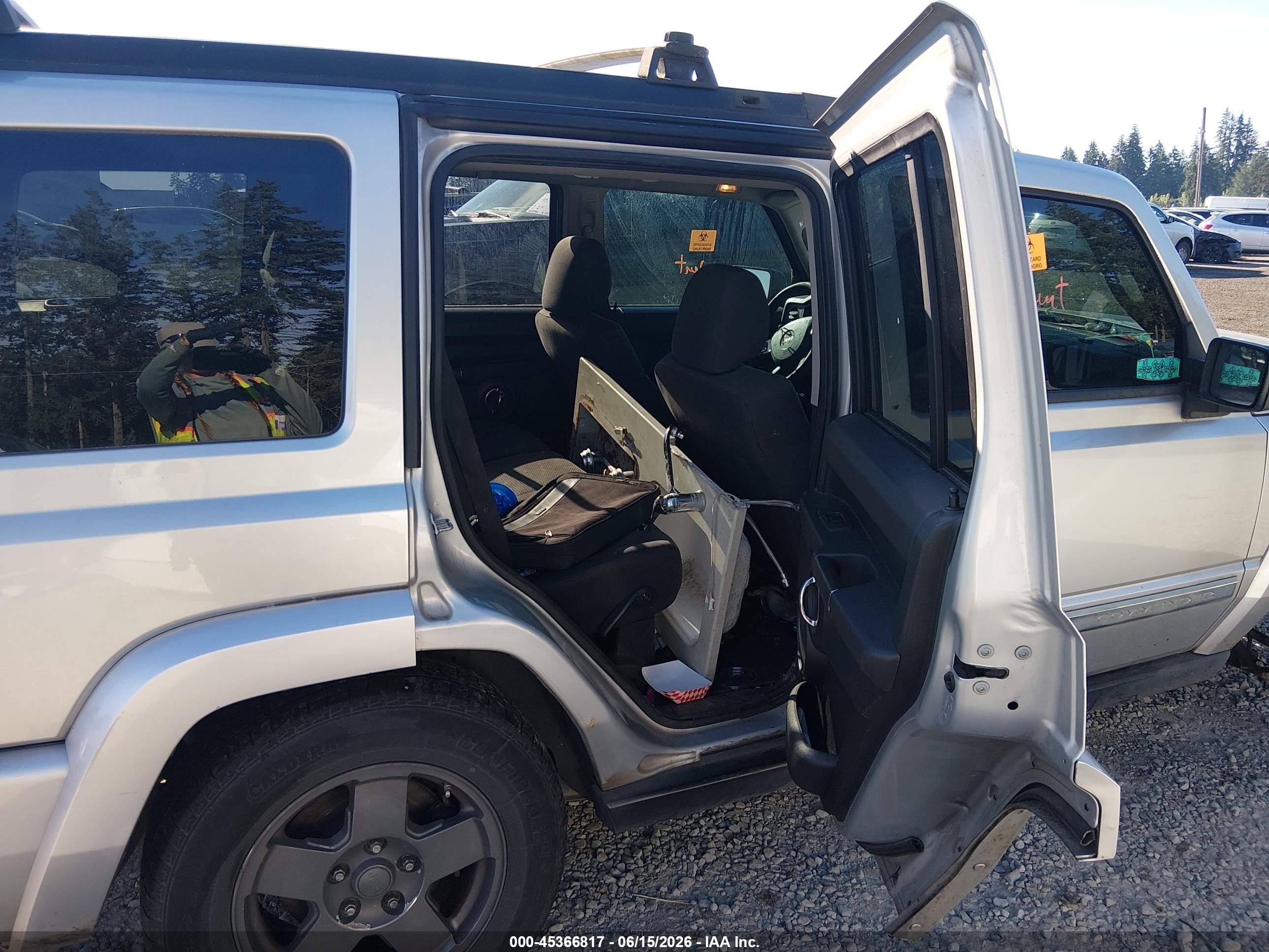 2010 Jeep Commander Sport Silver vin: 1J4RG4GK0AC158219