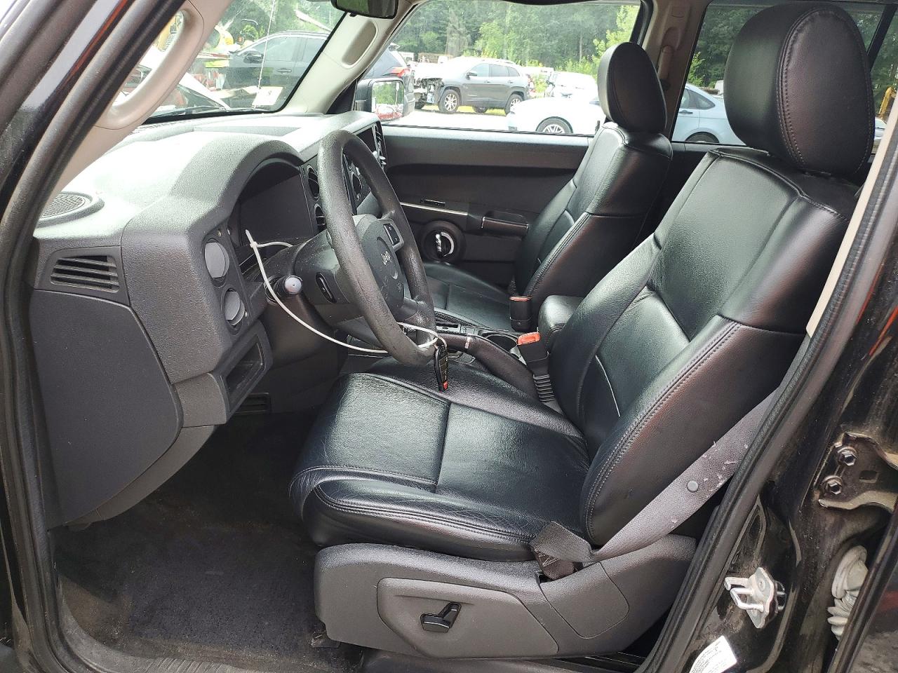 2010 Jeep Commander Sport Black vin: 1J4RG4GK1AC137220