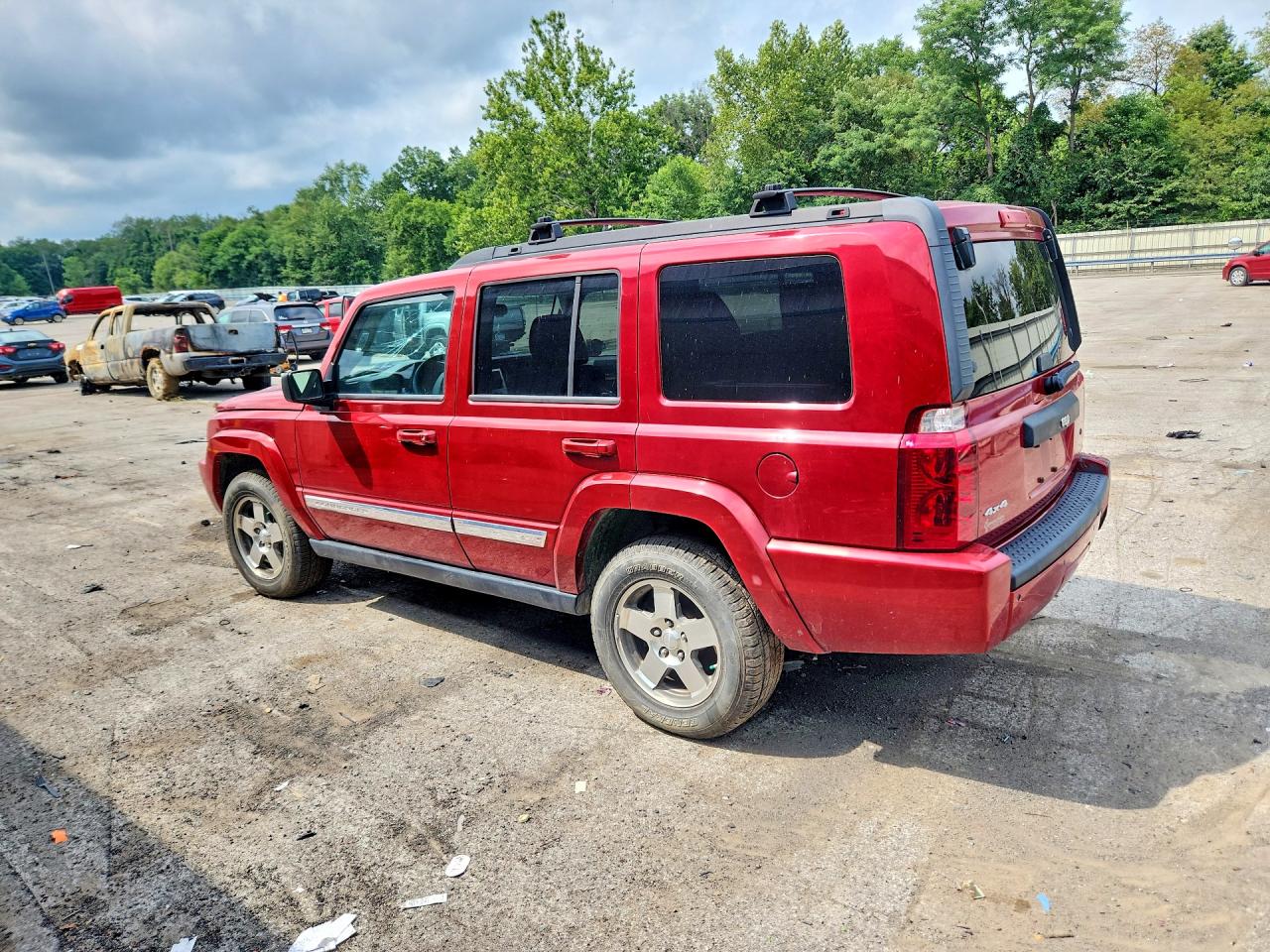 2010 Jeep Commander Sport Burgundy vin: 1J4RG4GK2AC131569