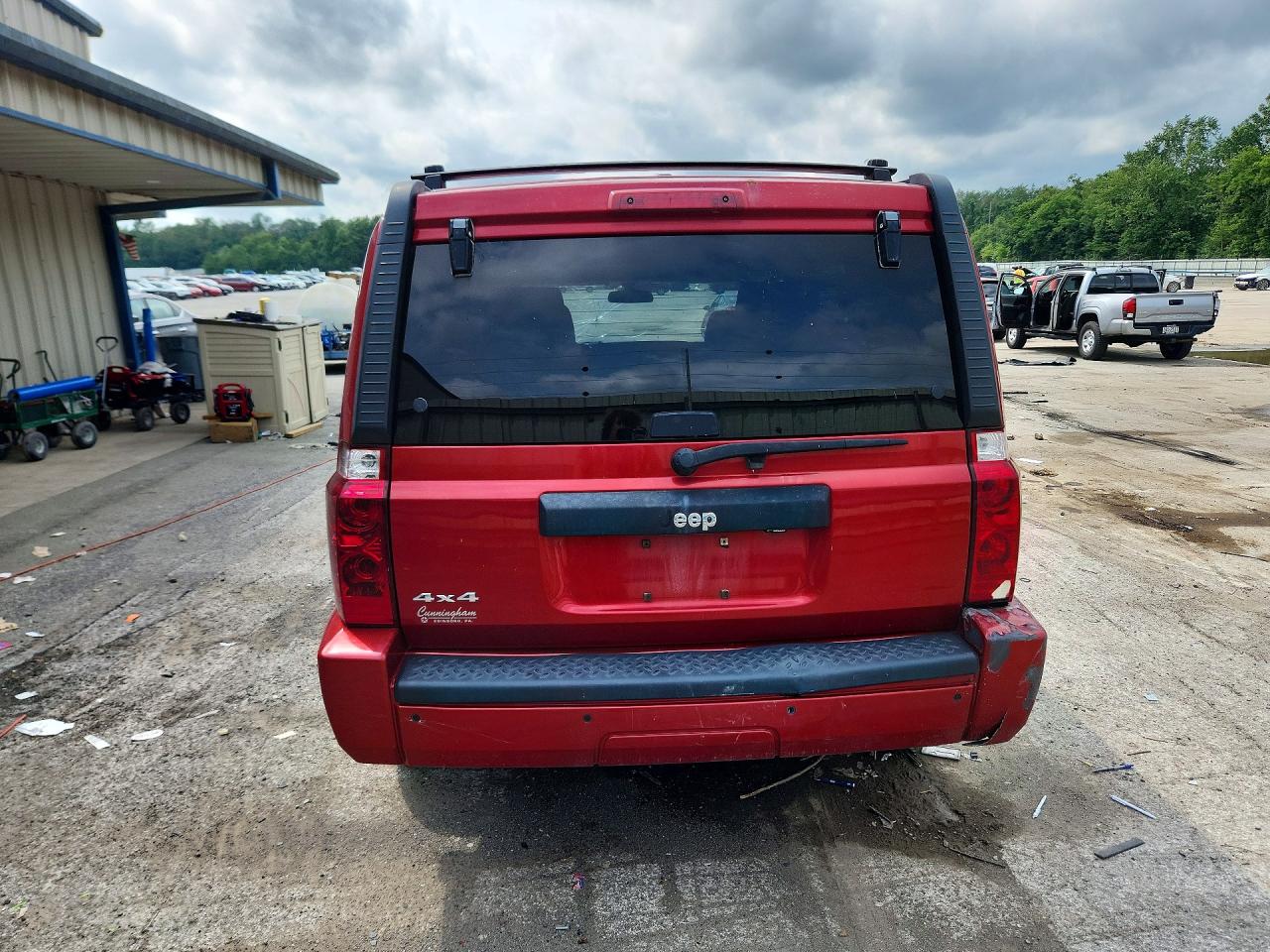 2010 Jeep Commander Sport Burgundy vin: 1J4RG4GK2AC131569