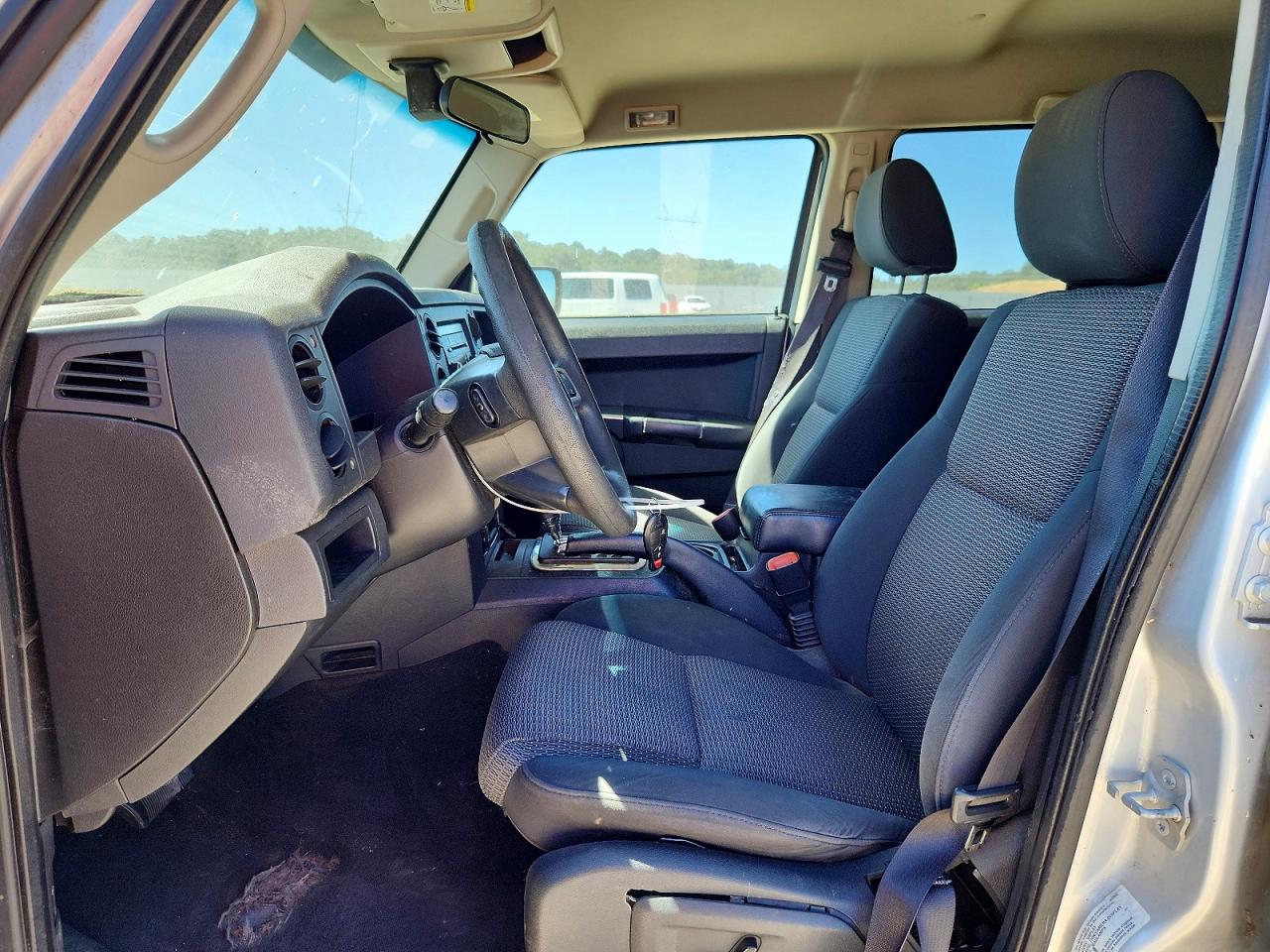 2010 Jeep Commander Sport Silver vin: 1J4RG4GK3AC127630