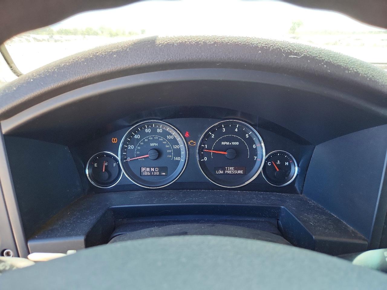 2010 Jeep Commander Sport Silver vin: 1J4RG4GK3AC127630