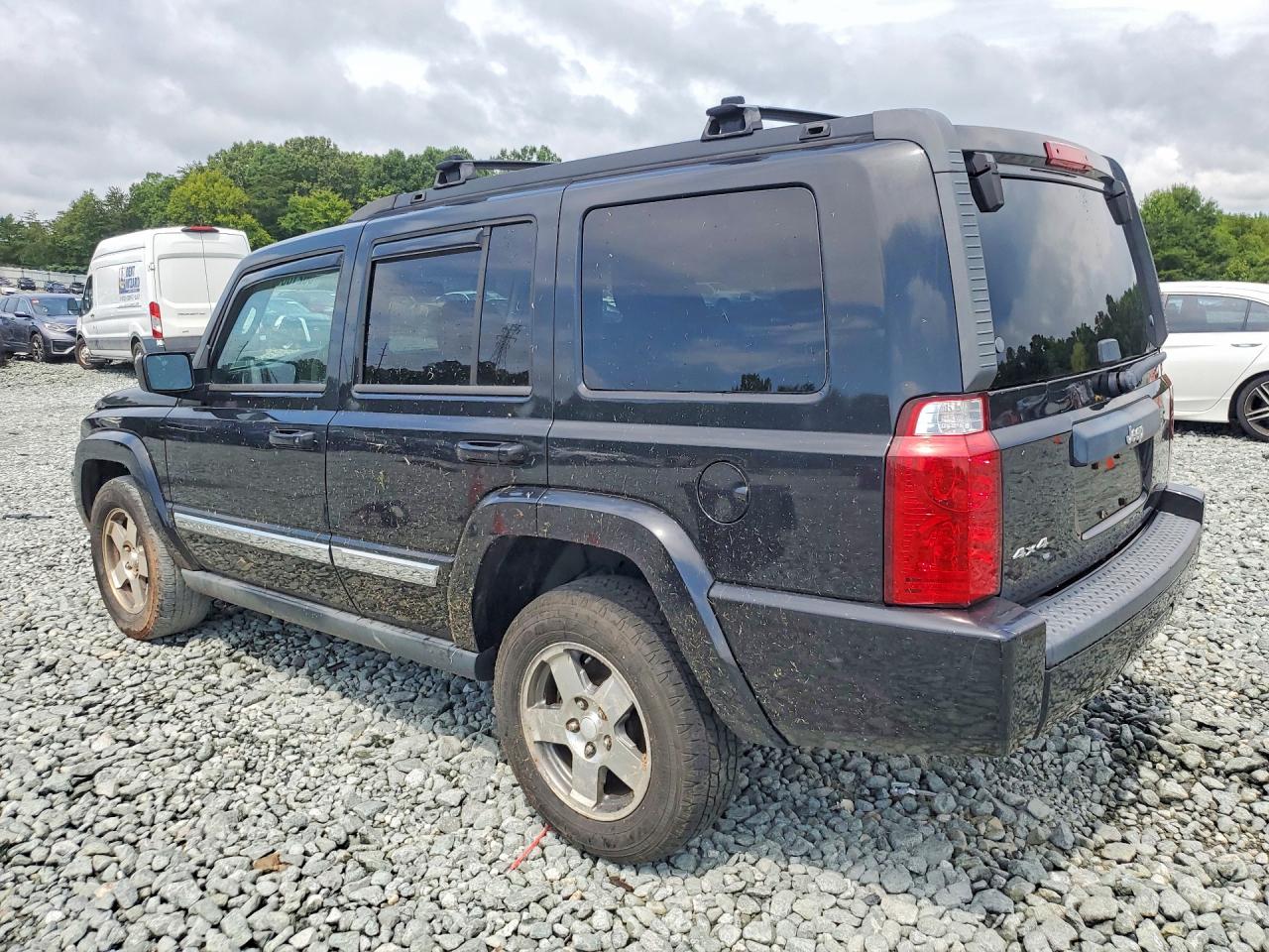 2010 Jeep Commander Sport White vin: 1J4RG4GK4AC137163