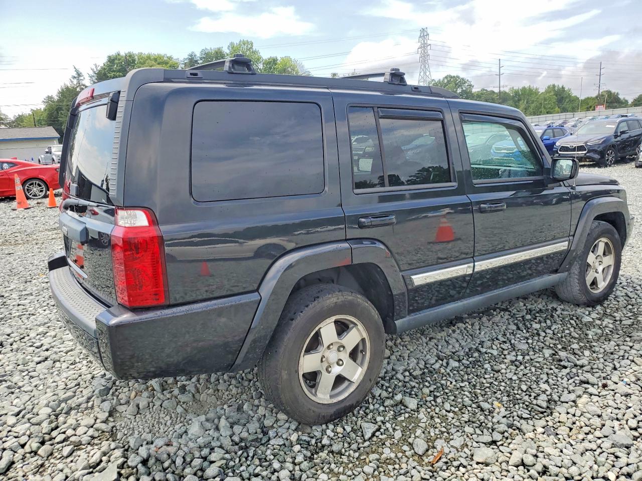 2010 Jeep Commander Sport White vin: 1J4RG4GK4AC137163