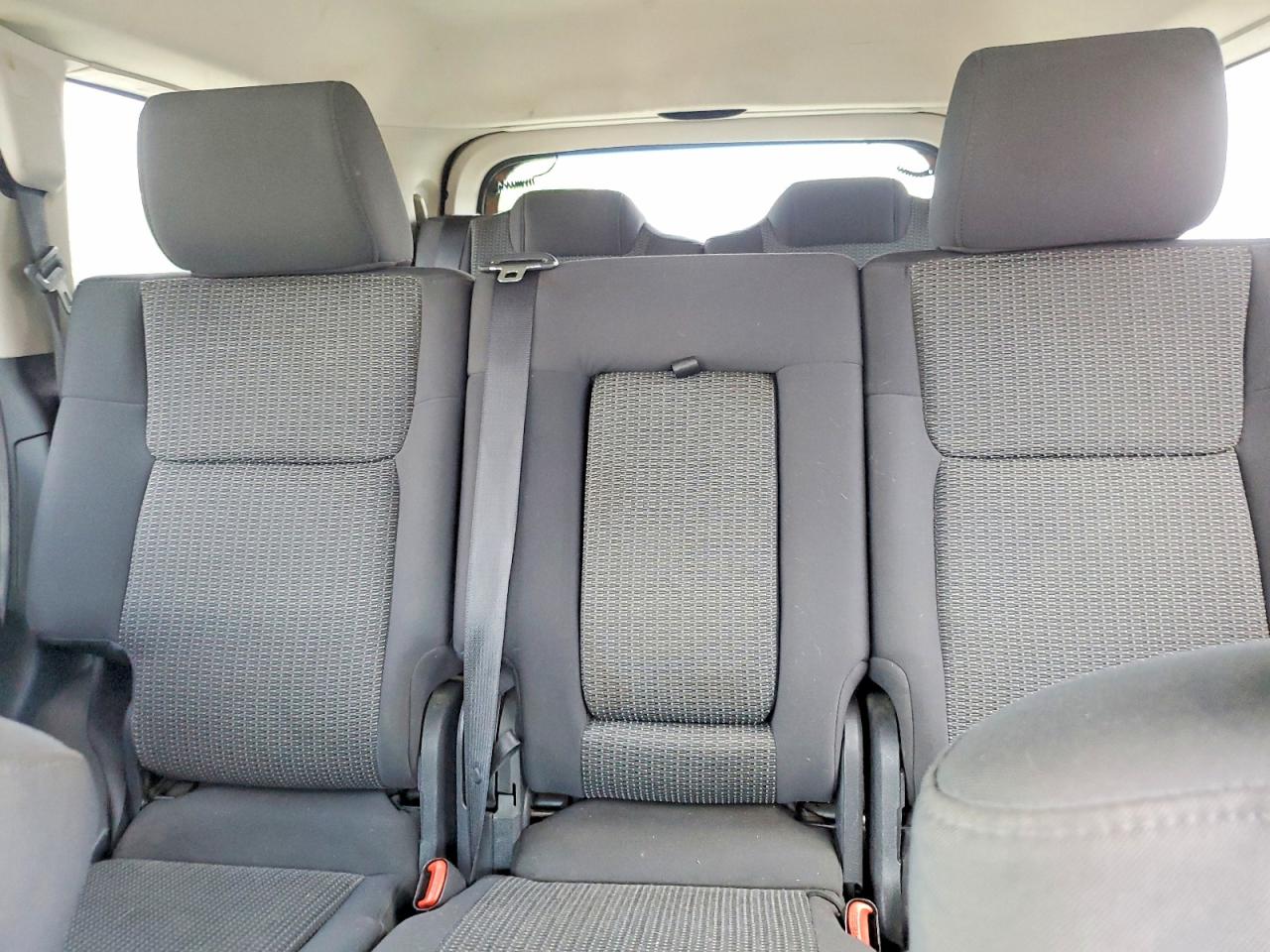 2010 Jeep Commander Sport White vin: 1J4RG4GK4AC137163