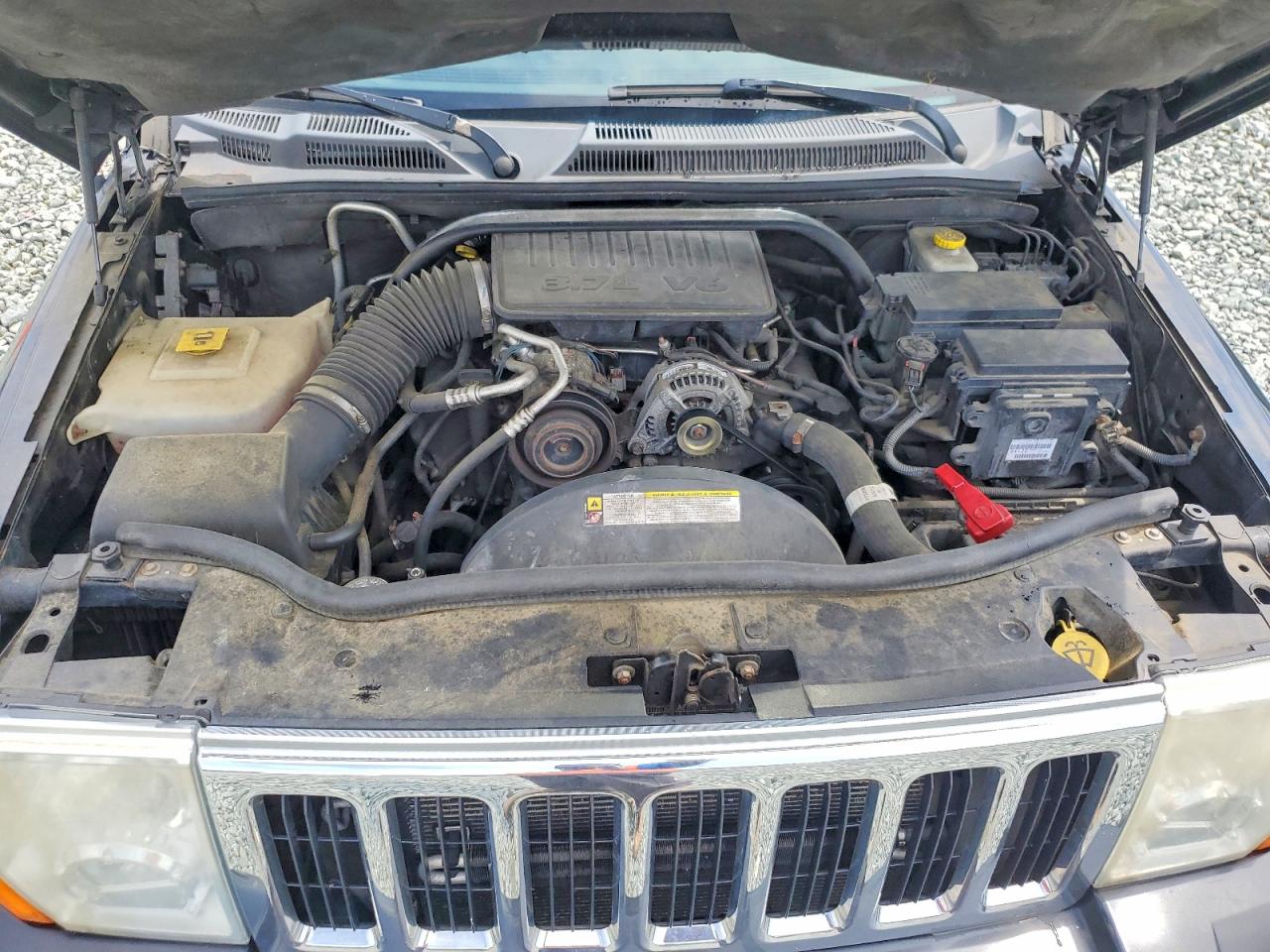 2010 Jeep Commander Sport White vin: 1J4RG4GK4AC137163