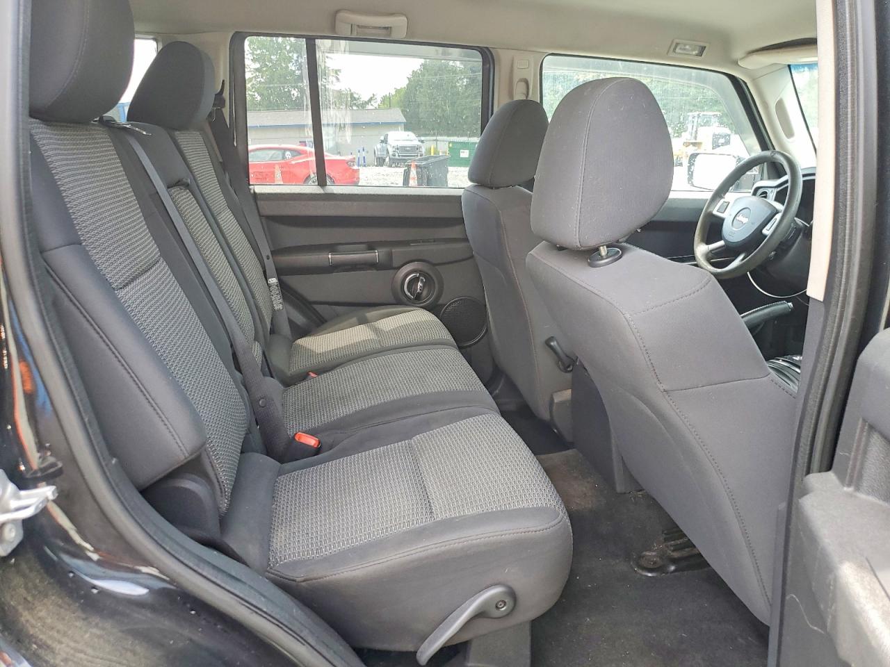 2010 Jeep Commander Sport White vin: 1J4RG4GK4AC137163