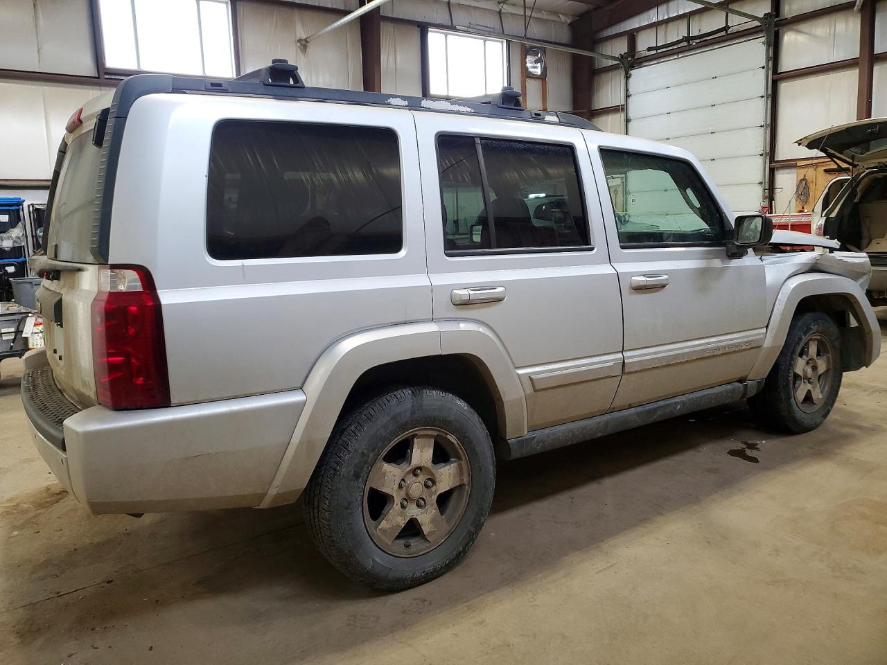 2010 Jeep Commander Sport Silver vin: 1J4RG4GK6AC104407