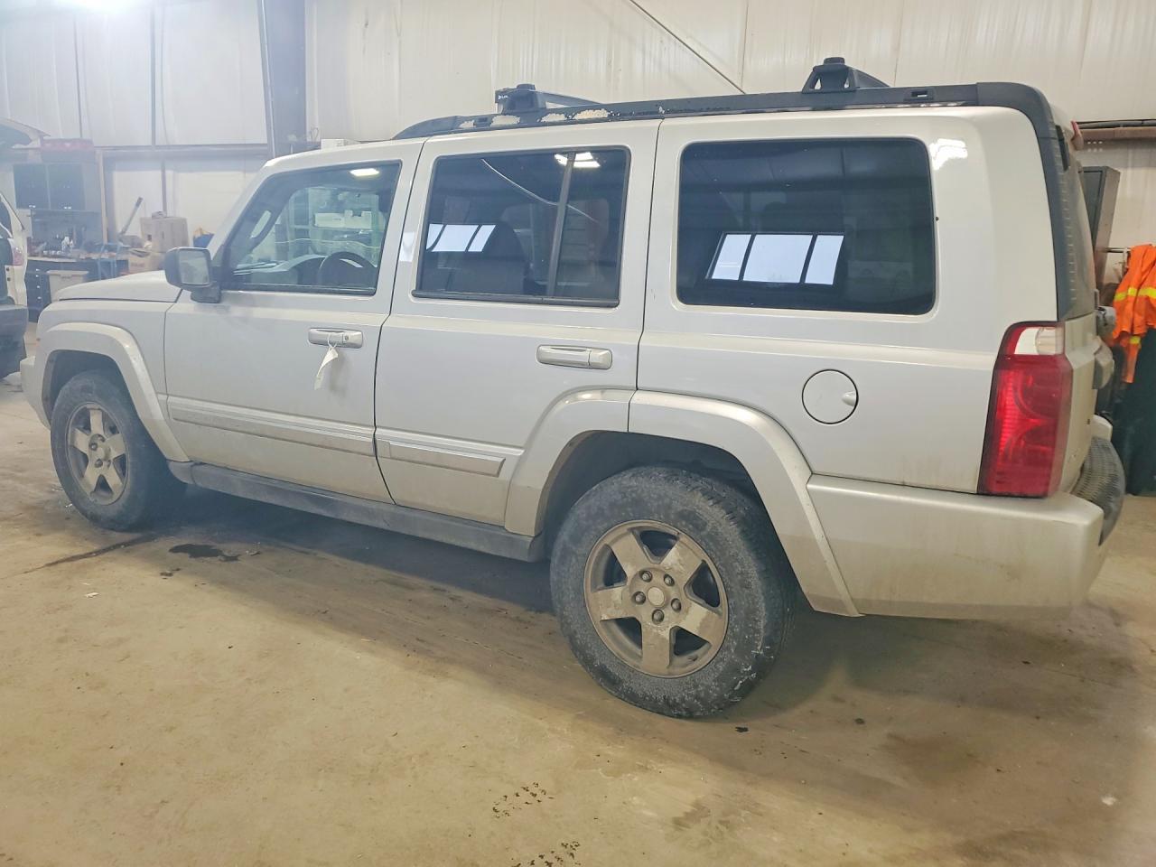 2010 Jeep Commander Sport Silver vin: 1J4RG4GK6AC104407