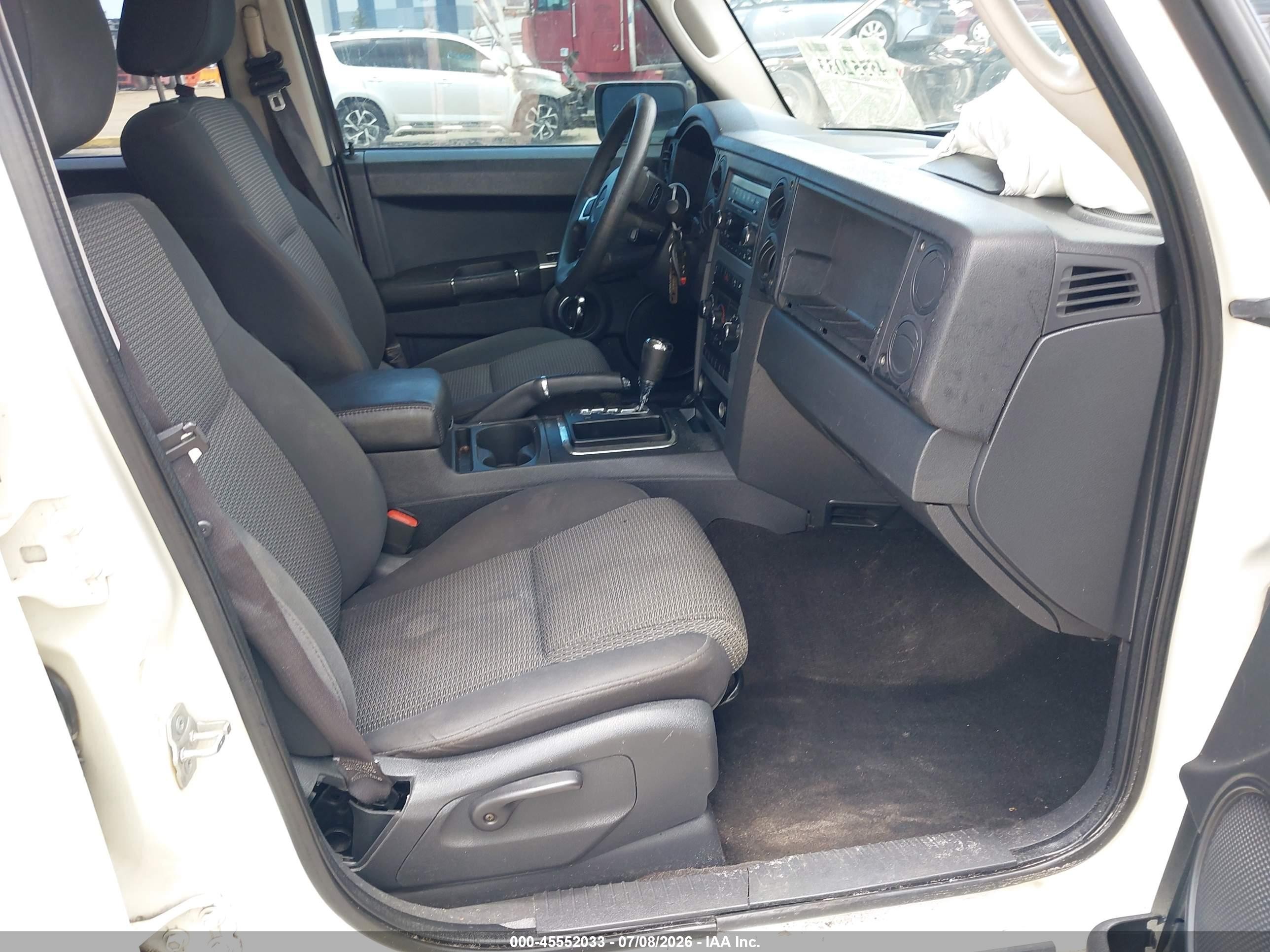 2010 Jeep Commander Sport White vin: 1J4RG4GKXAC130296
