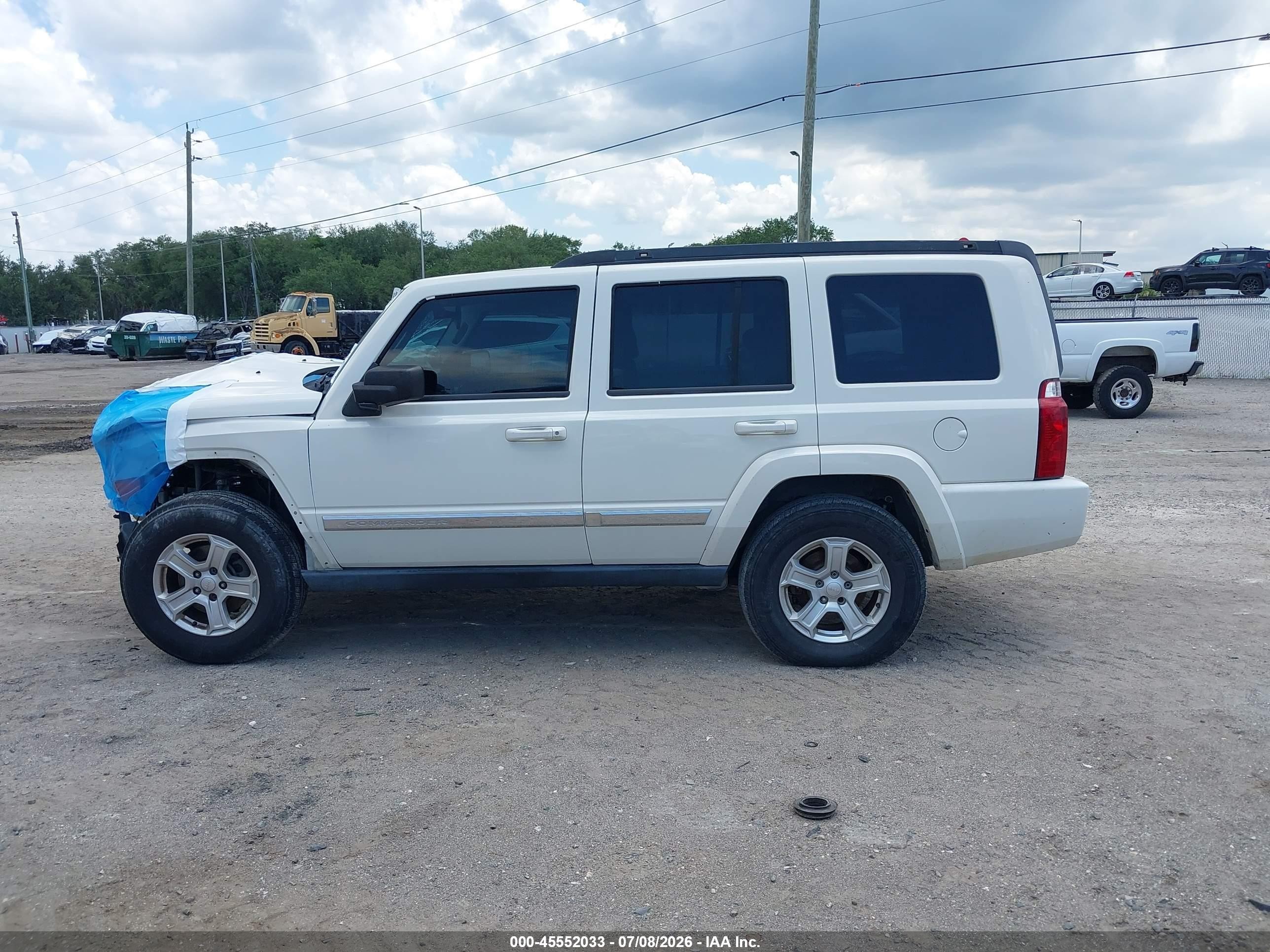 2010 Jeep Commander Sport White vin: 1J4RG4GKXAC130296