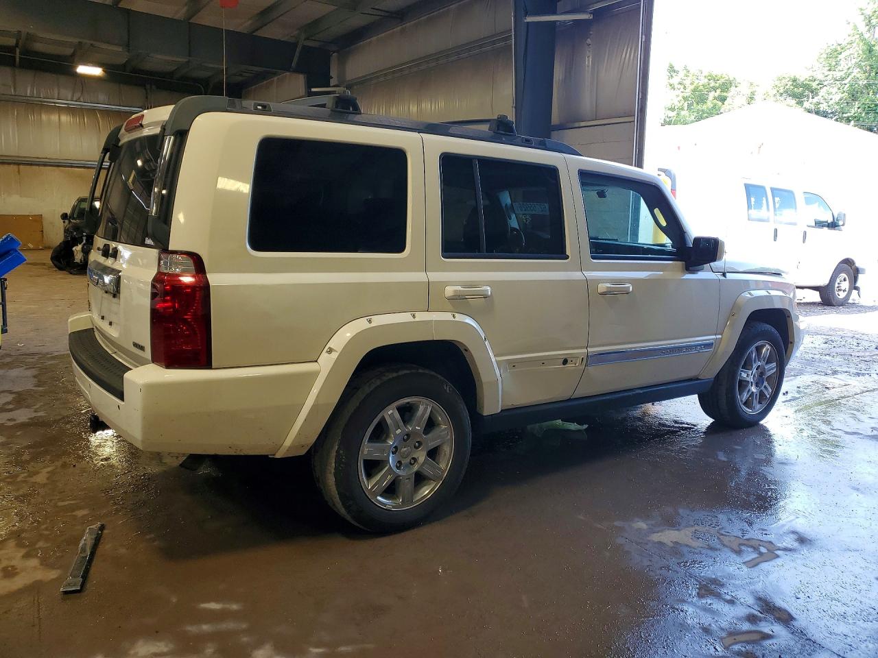 2010 Jeep Commander Limited White vin: 1J4RG5GT5AC145366