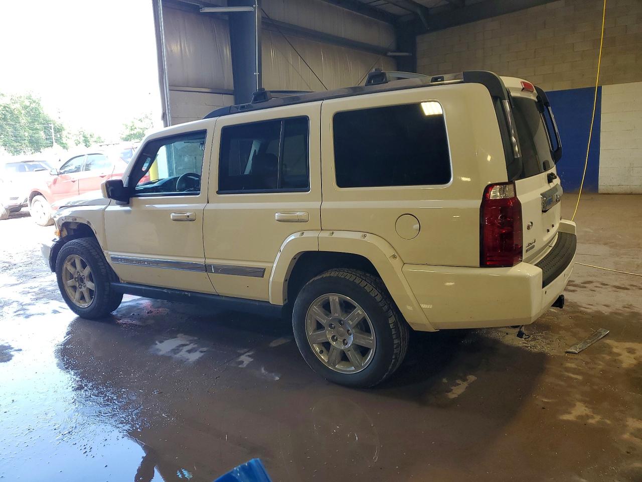 2010 Jeep Commander Limited White vin: 1J4RG5GT5AC145366