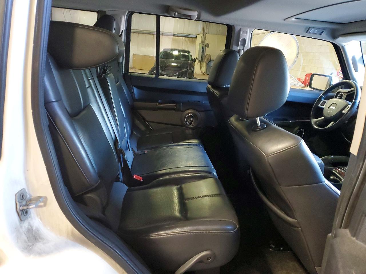 2010 Jeep Commander Limited White vin: 1J4RG5GT5AC145366