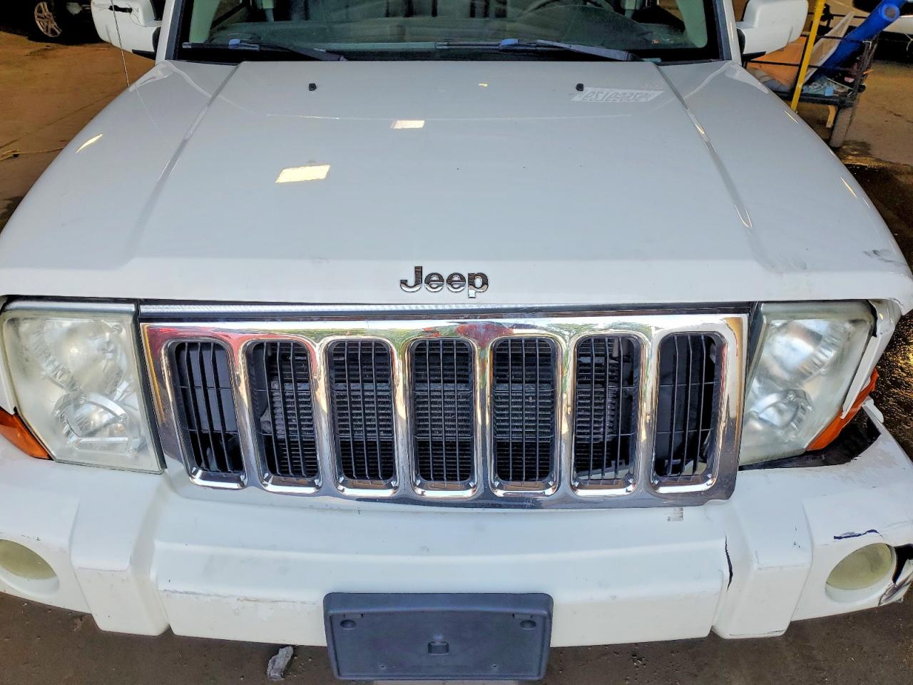 2010 Jeep Commander Limited White vin: 1J4RG5GT5AC145366