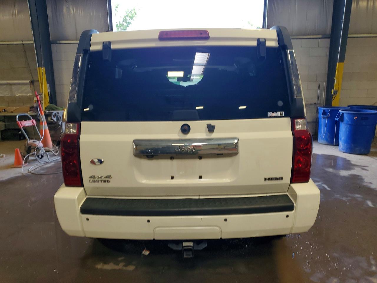 2010 Jeep Commander Limited White vin: 1J4RG5GT5AC145366