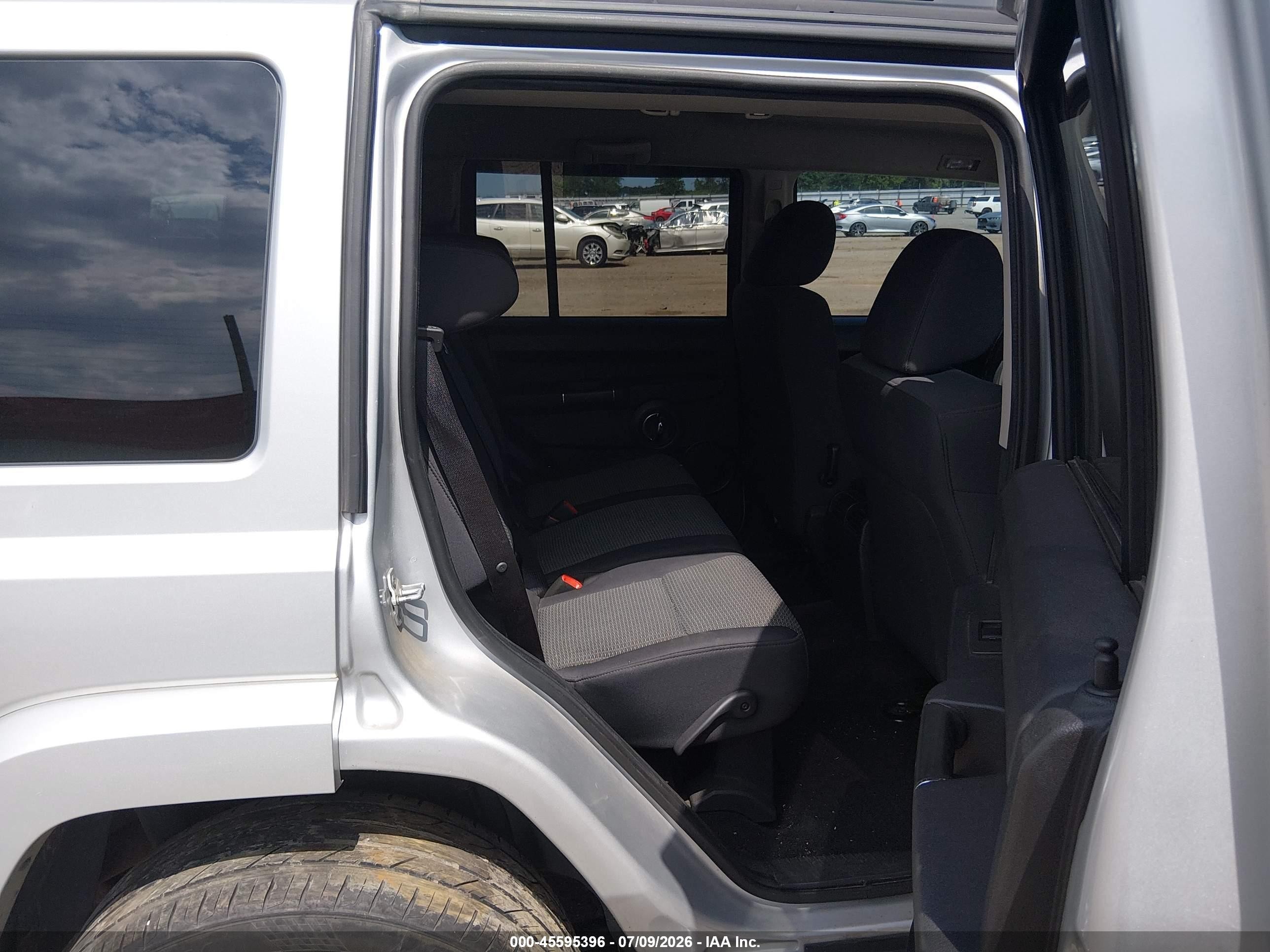 2010 Jeep Commander Sport Silver vin: 1J4RH4GK0AC157410