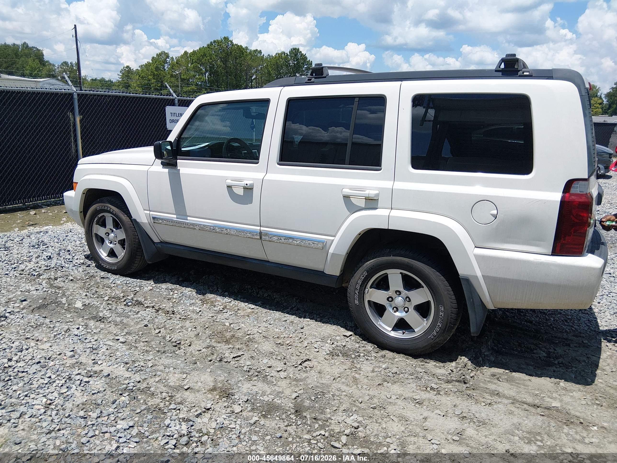 2010 Jeep Commander Sport White vin: 1J4RH4GK3AC157658