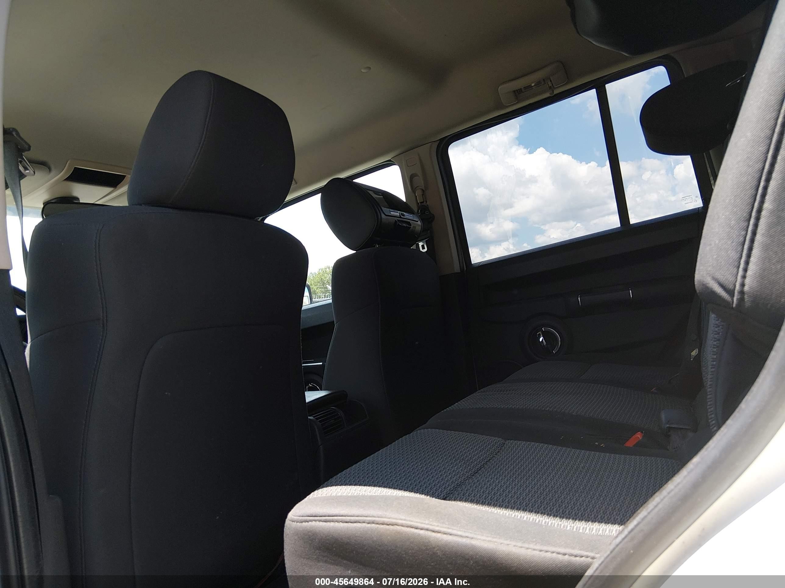 2010 Jeep Commander Sport White vin: 1J4RH4GK3AC157658