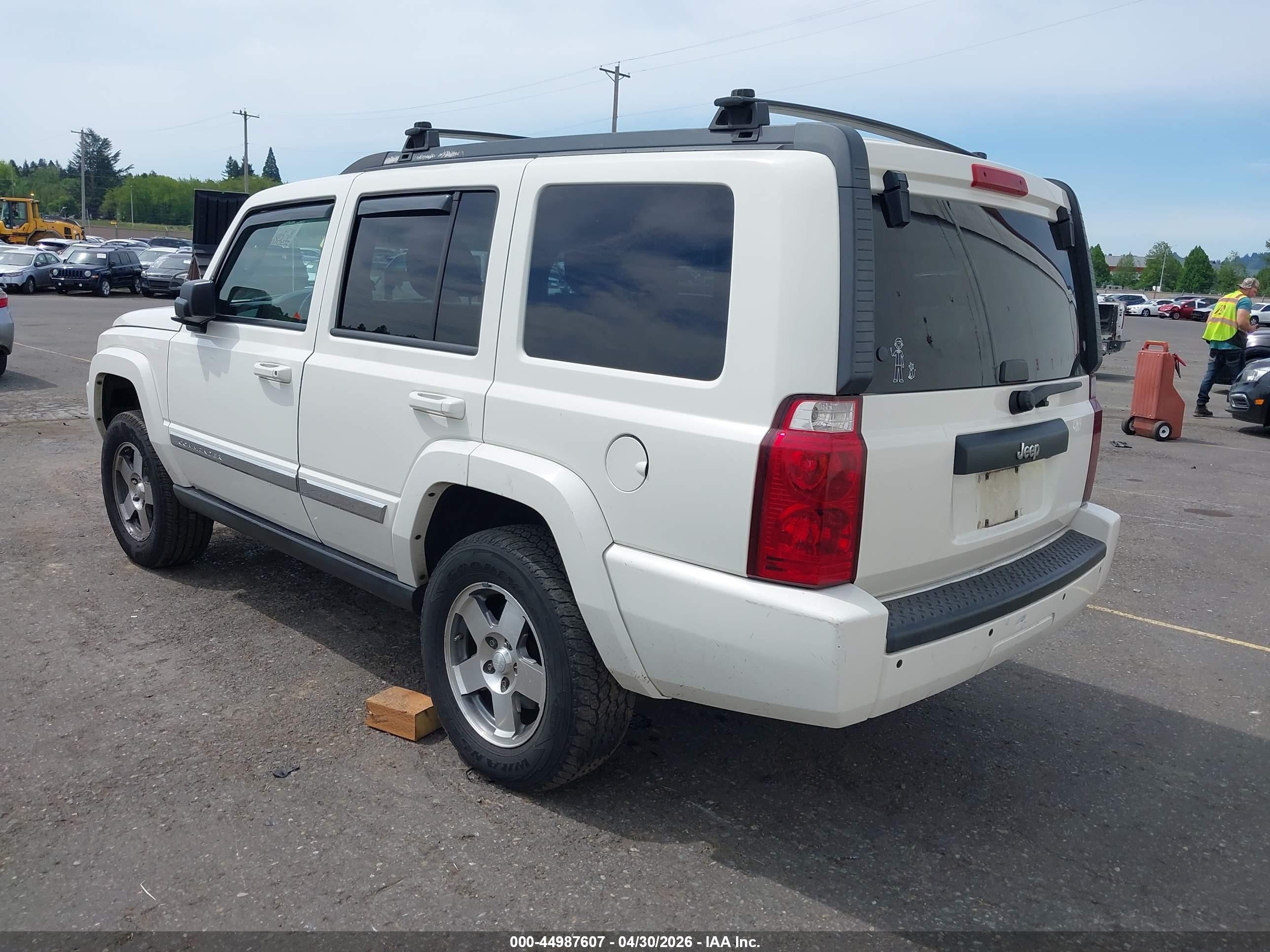 2010 Jeep Commander Sport White vin: 1J4RH4GK8AC157557