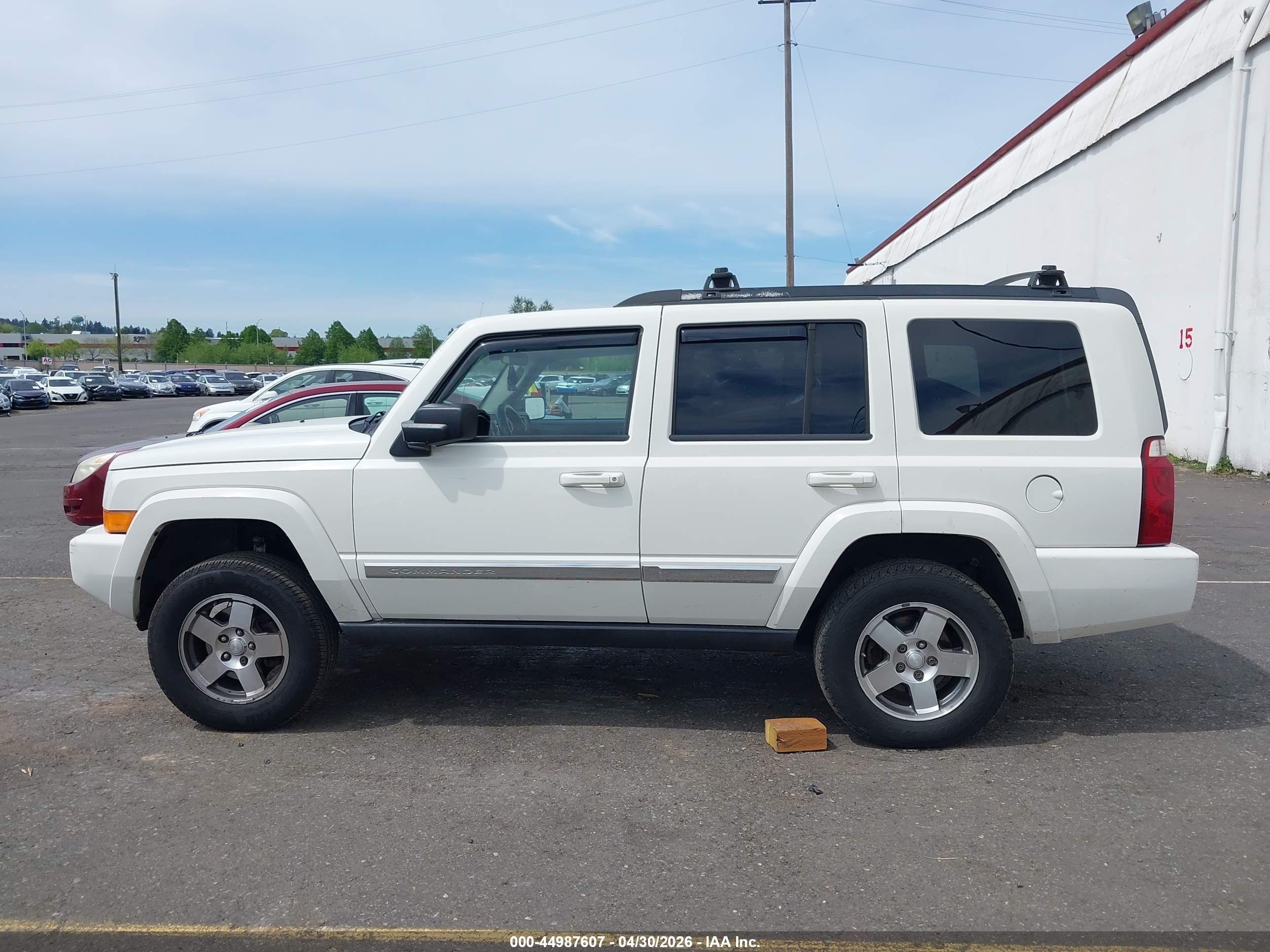 2010 Jeep Commander Sport White vin: 1J4RH4GK8AC157557