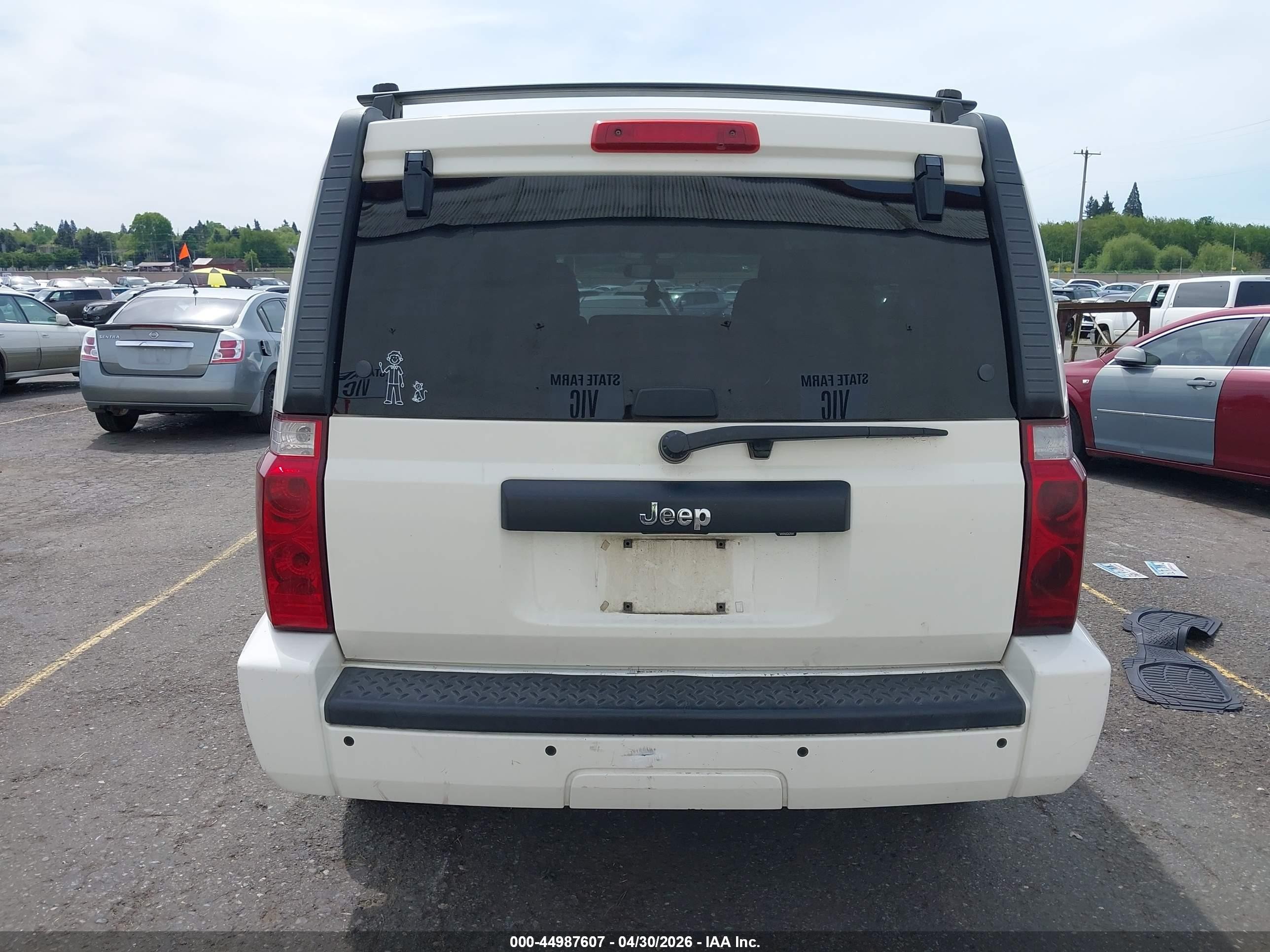 2010 Jeep Commander Sport White vin: 1J4RH4GK8AC157557
