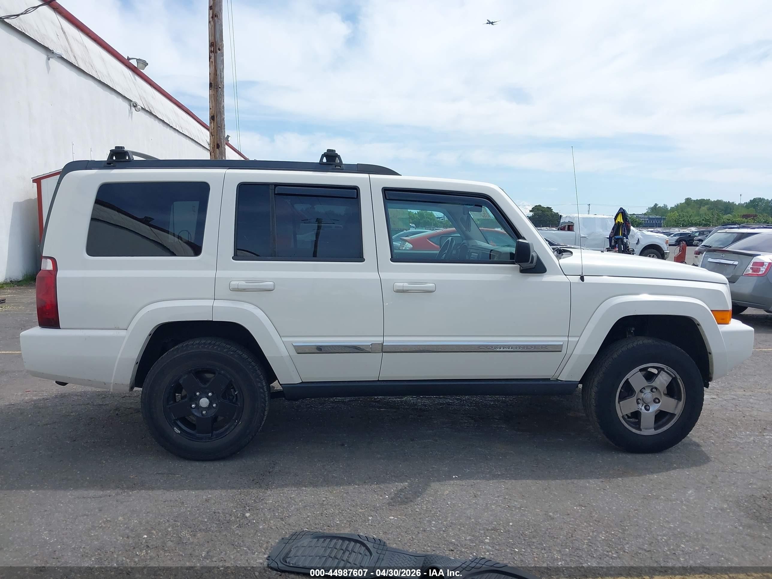2010 Jeep Commander Sport White vin: 1J4RH4GK8AC157557