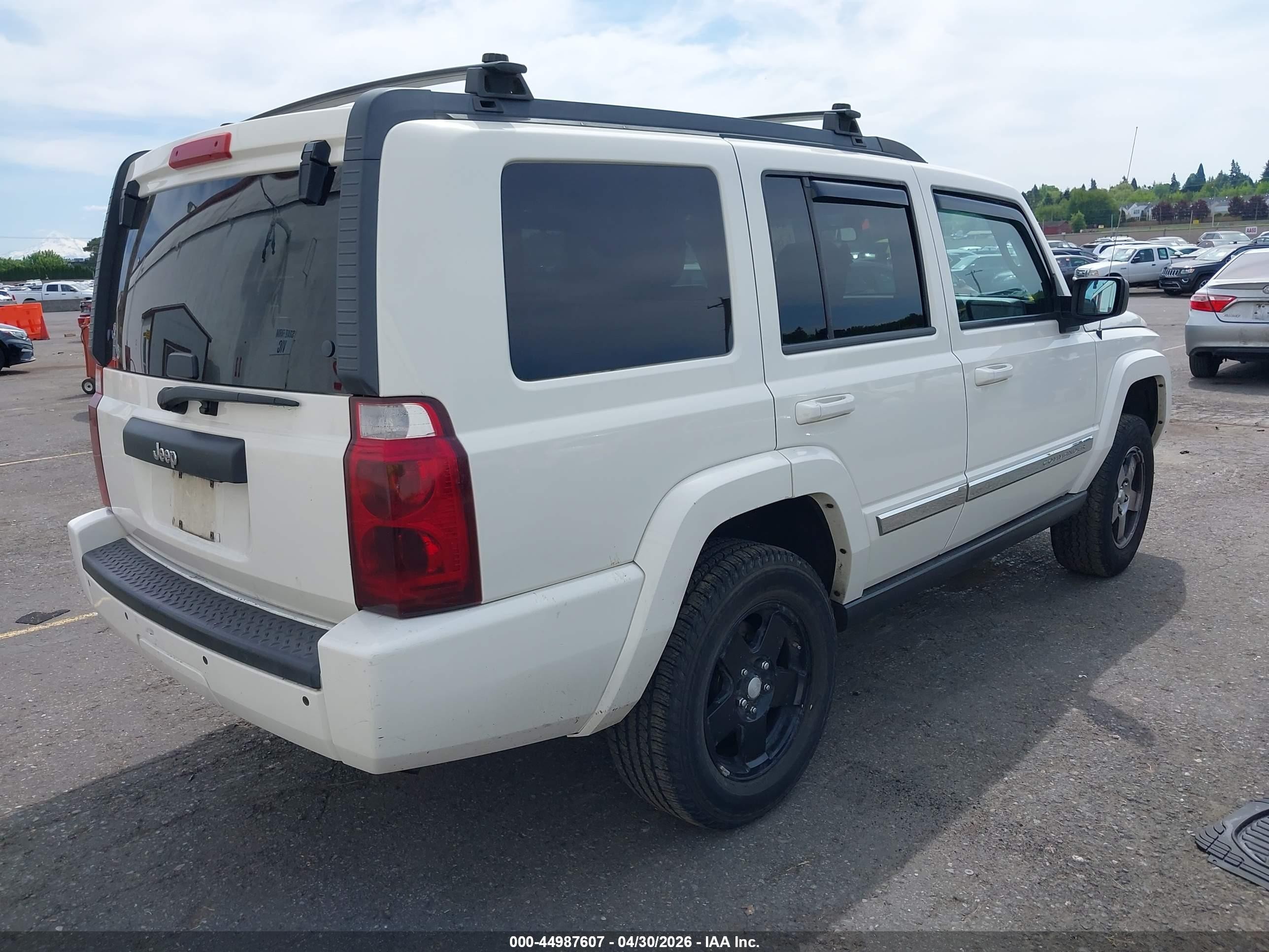 2010 Jeep Commander Sport White vin: 1J4RH4GK8AC157557