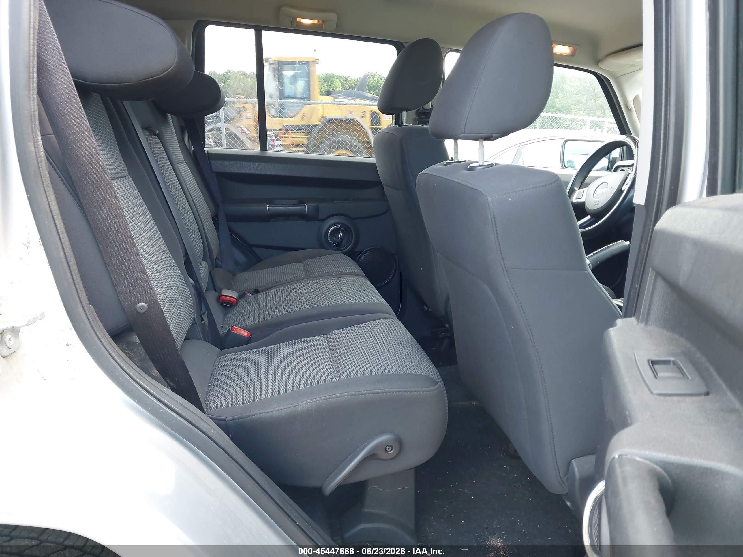 2010 Jeep Commander Sport Silver vin: 1J4RH4GKXAC145393