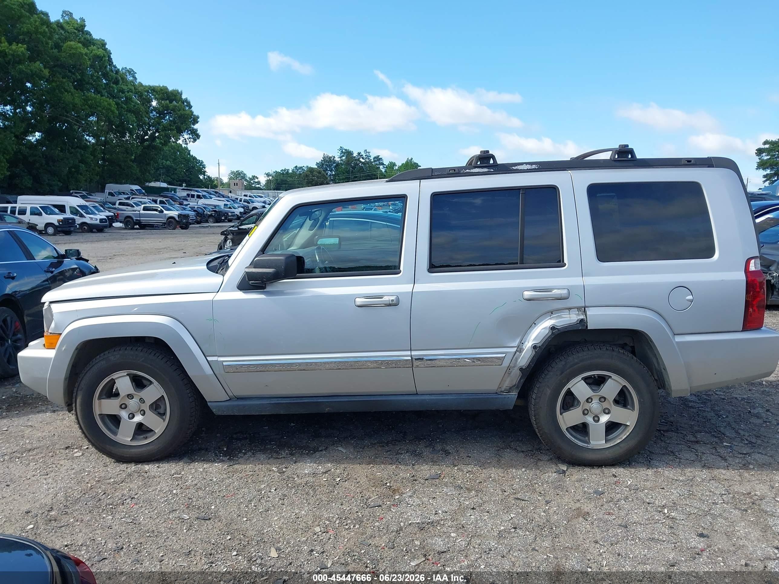 2010 Jeep Commander Sport Silver vin: 1J4RH4GKXAC145393