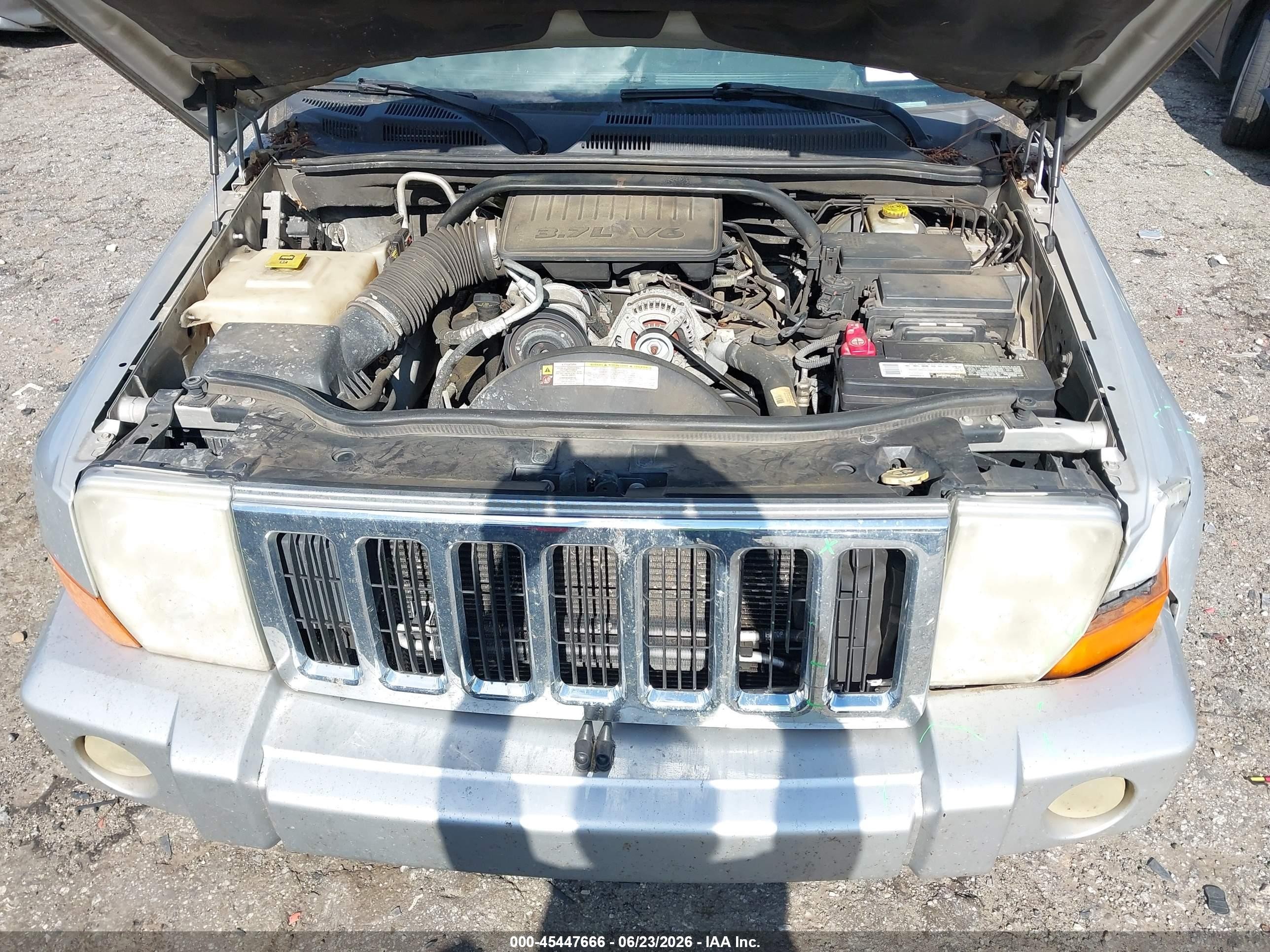 2010 Jeep Commander Sport Silver vin: 1J4RH4GKXAC145393