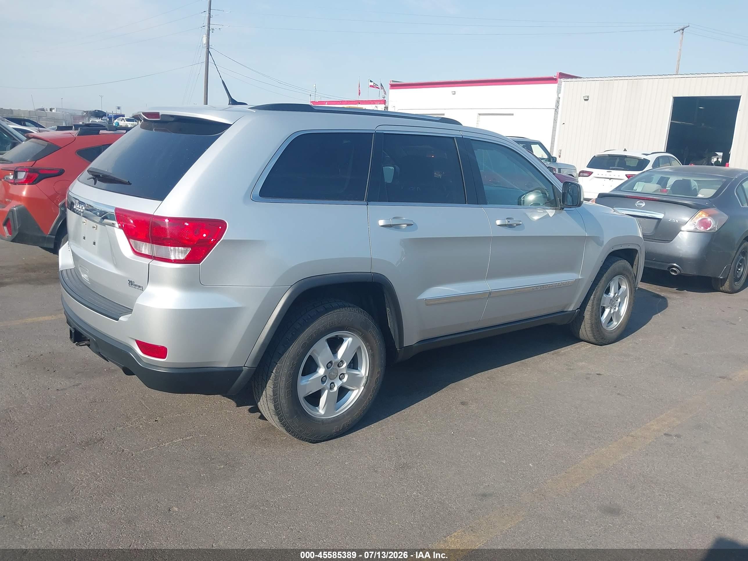 2011 Jeep Grand Cherokee Laredo Silver vin: 1J4RR4GG0BC508018