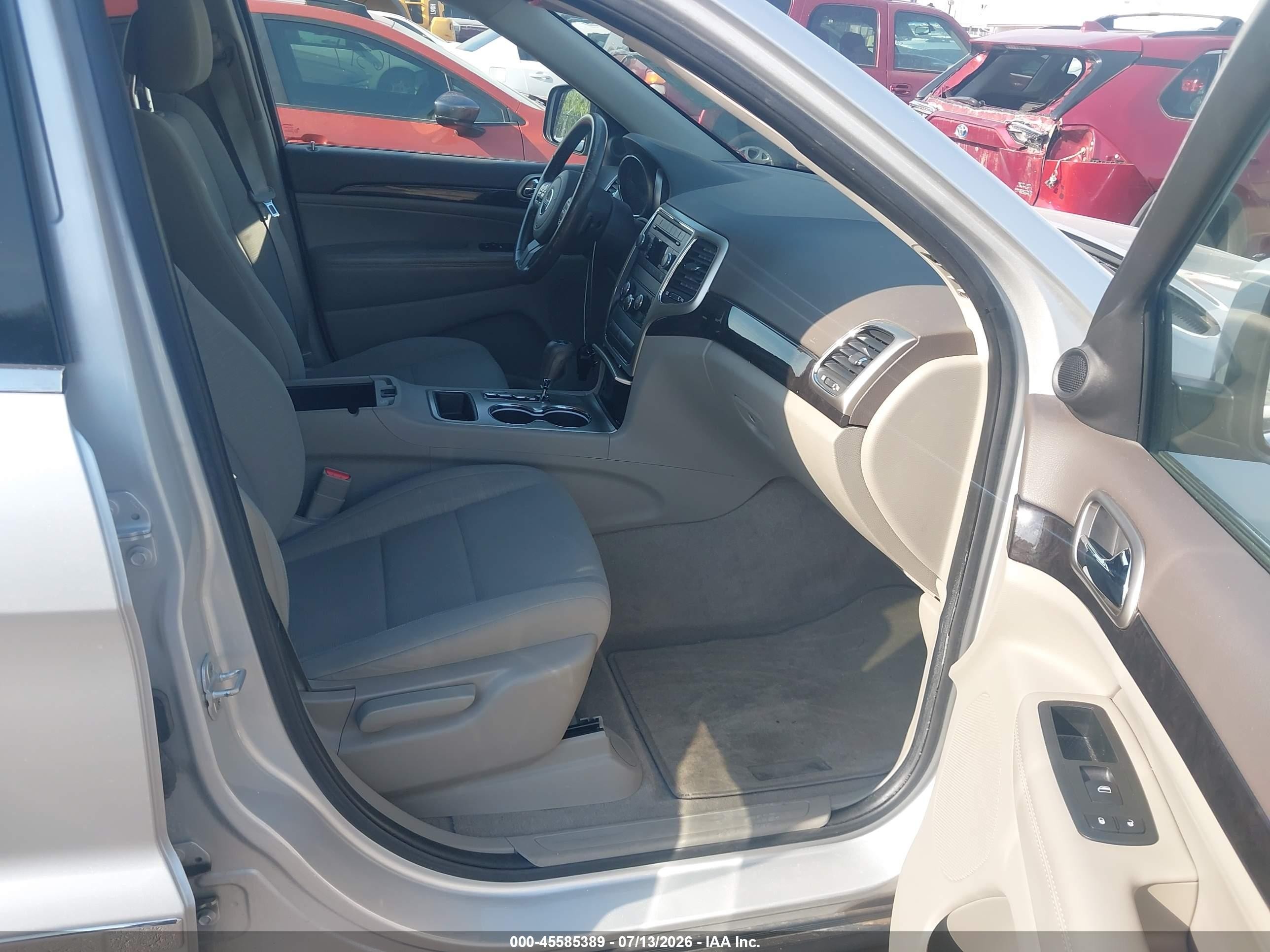 2011 Jeep Grand Cherokee Laredo Silver vin: 1J4RR4GG0BC508018