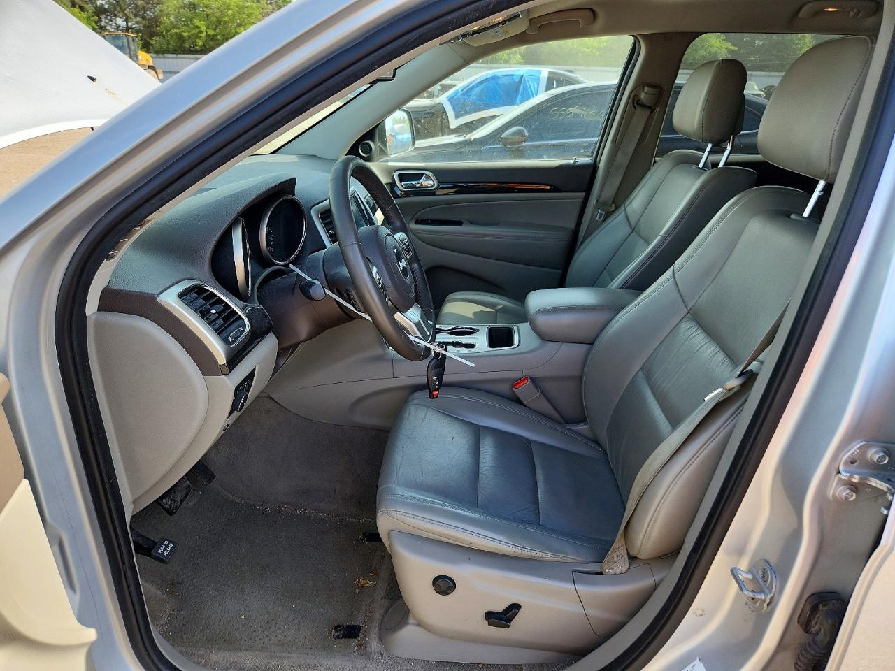 2011 Jeep Grand Cherokee Laredo Silver vin: 1J4RR4GG0BC508052